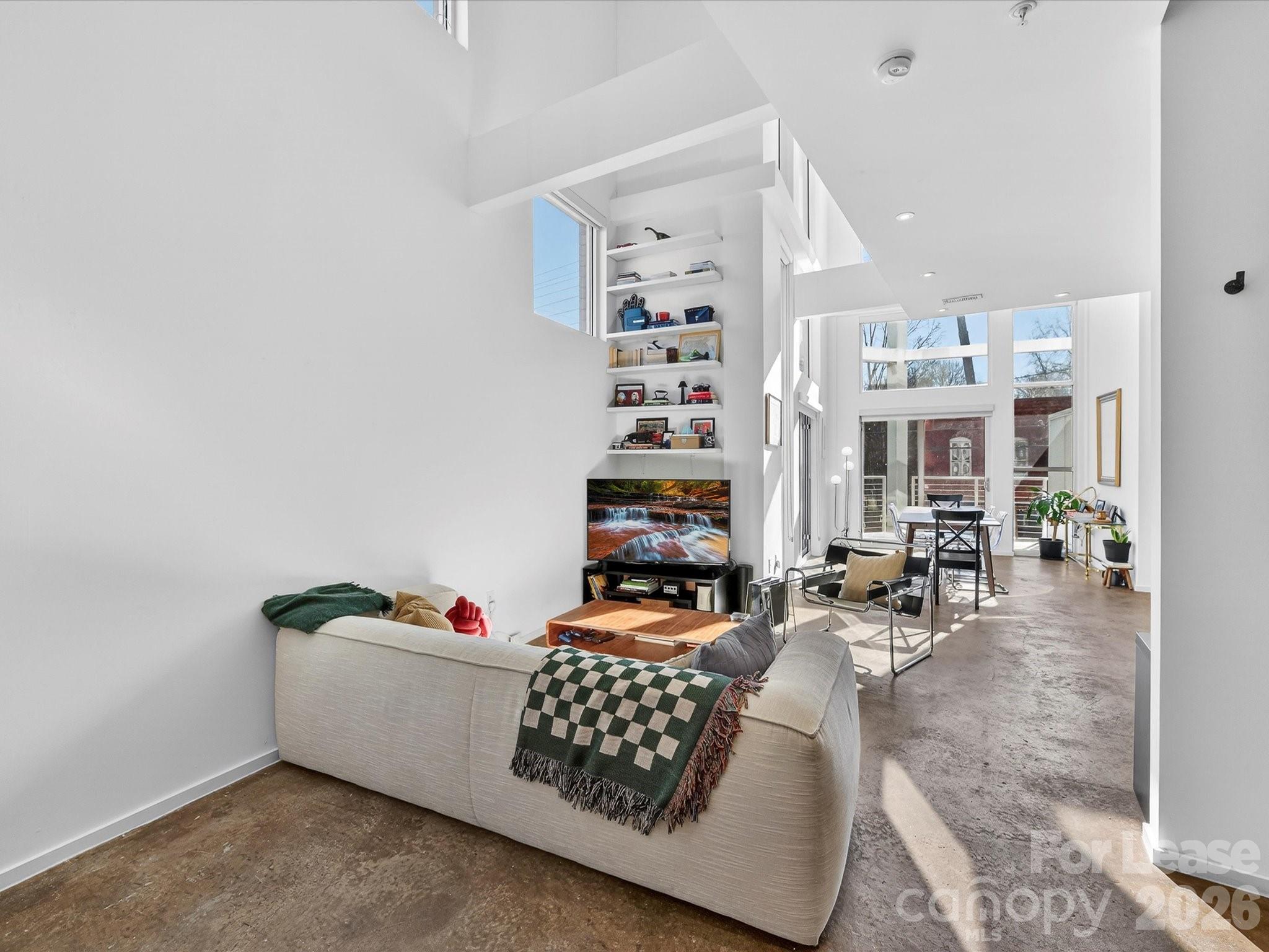 3123 N Davidson Street Unit: 201