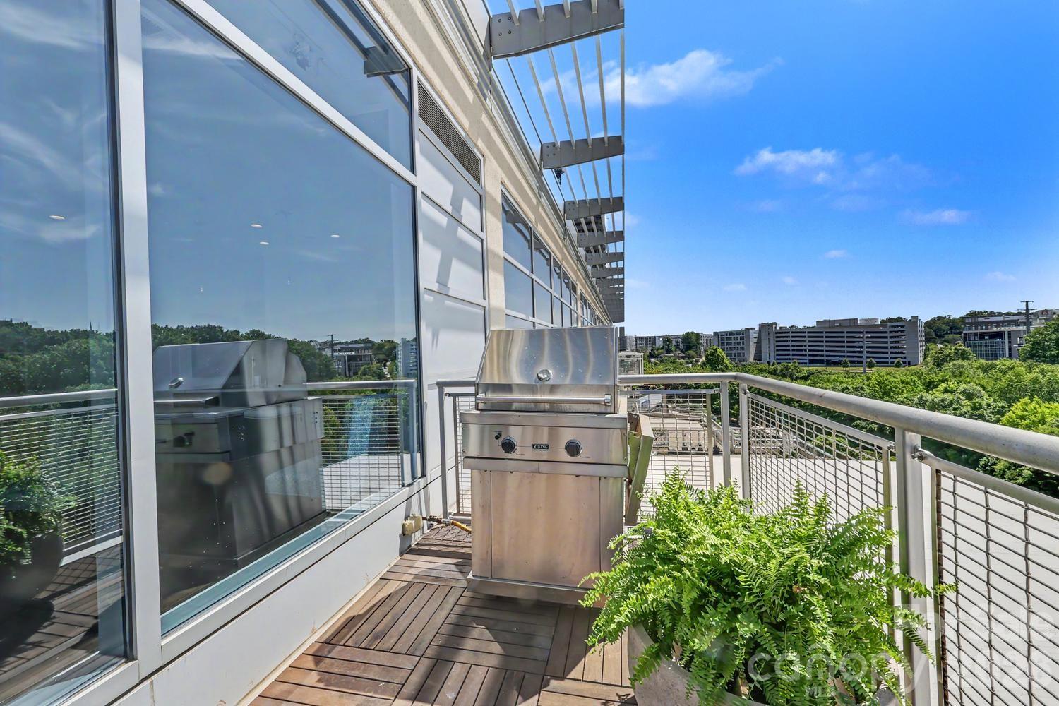 1100 Metropolitan Avenue Unit: 413