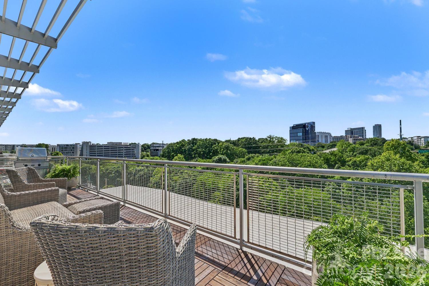 1100 Metropolitan Avenue Unit: 413