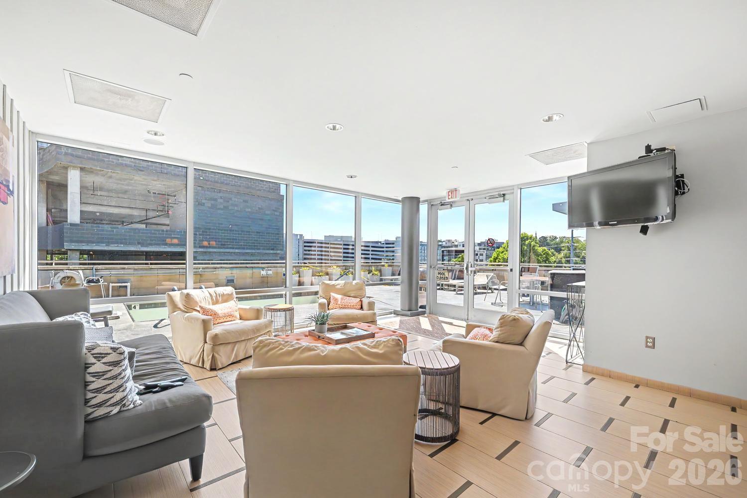 1100 Metropolitan Avenue Unit: 413