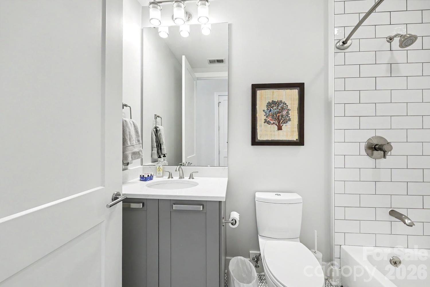 1100 Metropolitan Avenue Unit: 413