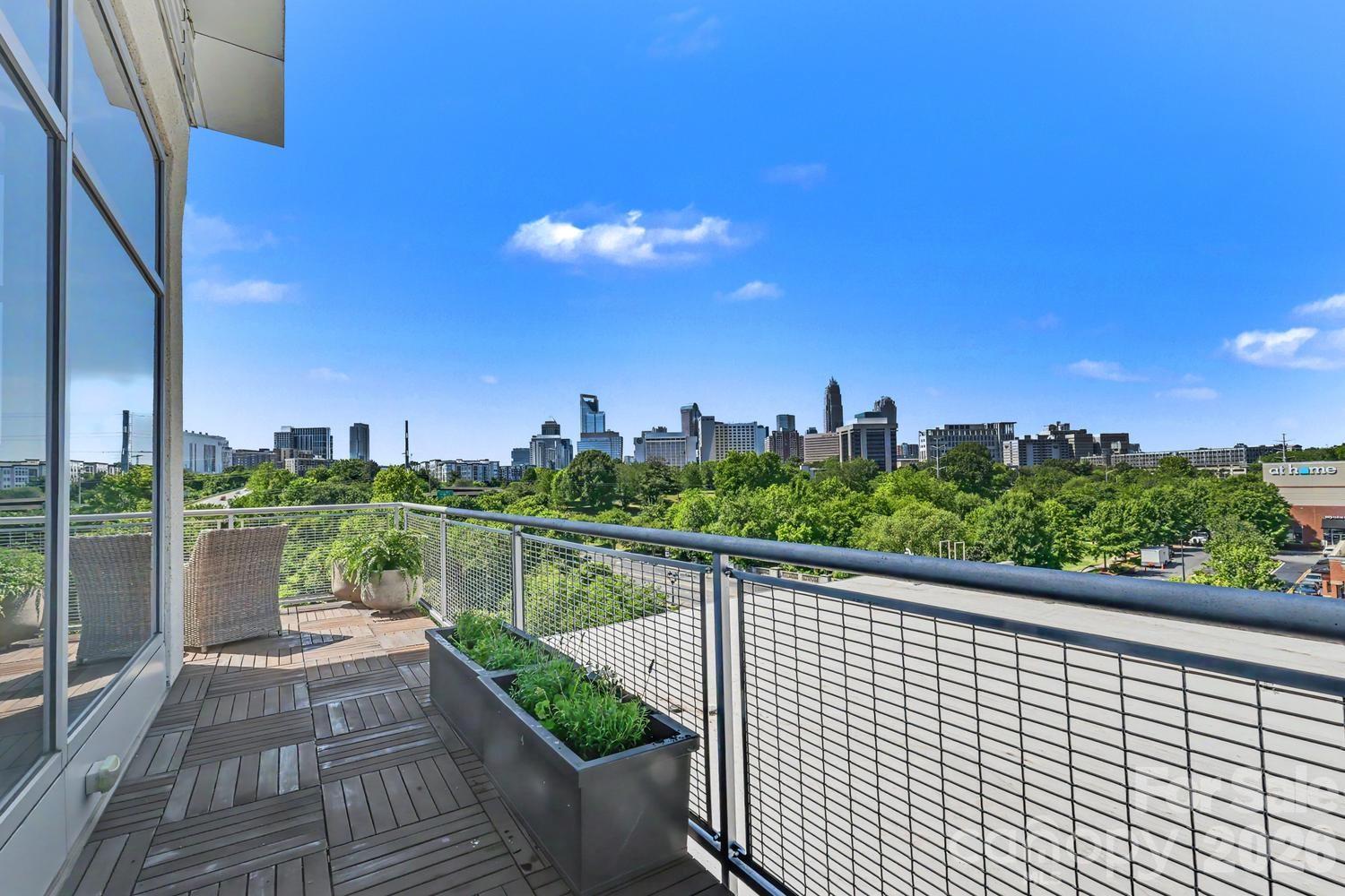 1100 Metropolitan Avenue Unit: 413