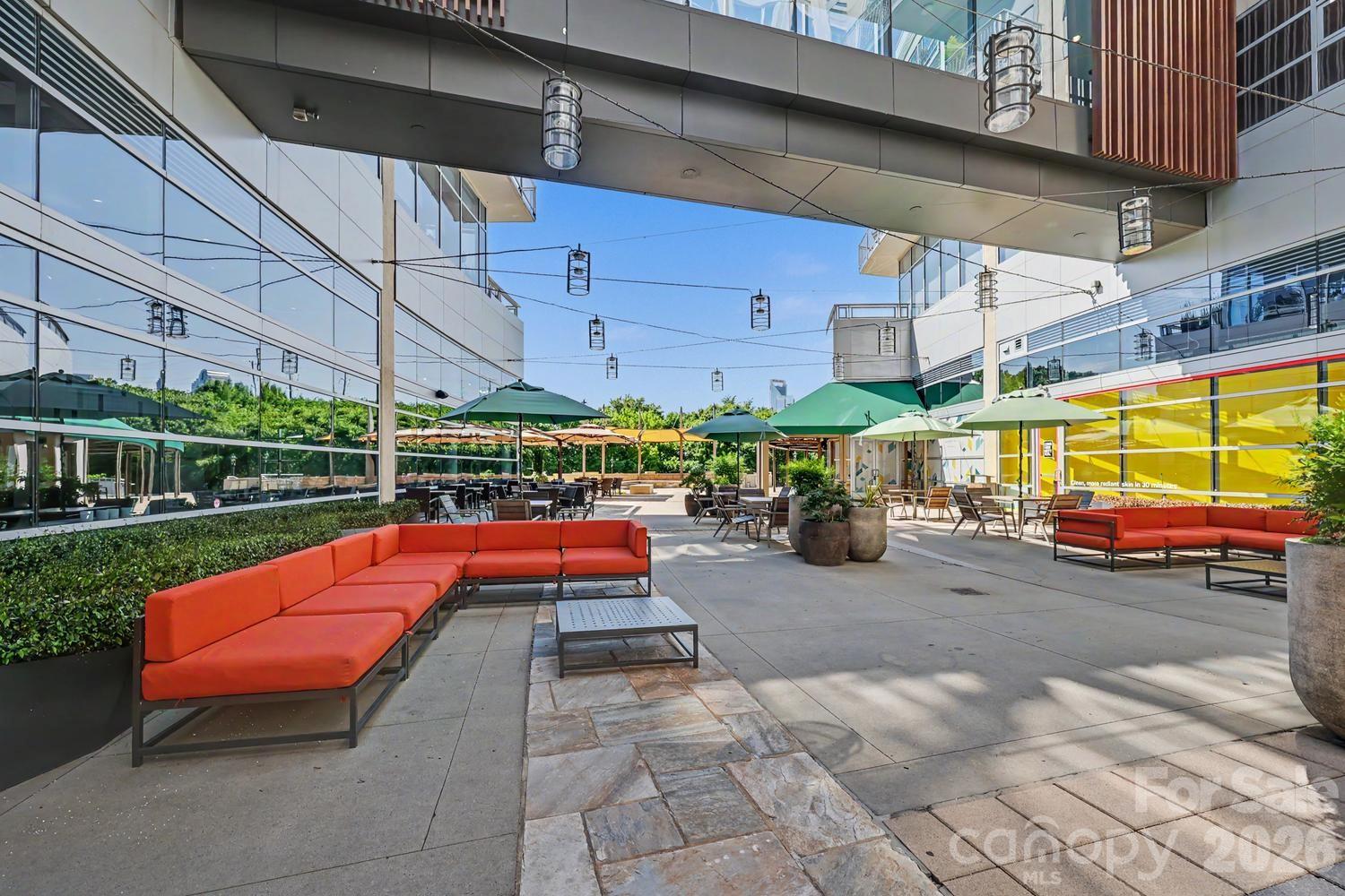 1100 Metropolitan Avenue Unit: 413