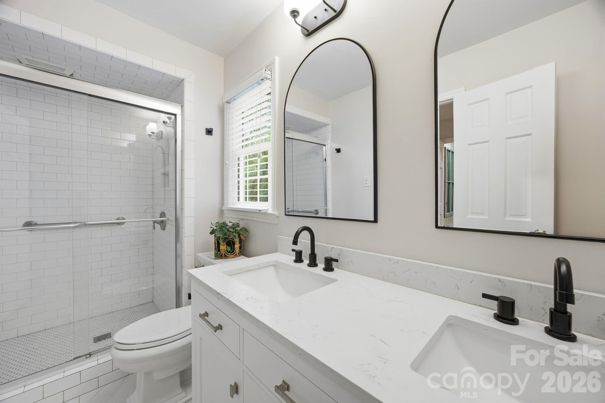 2535 Valencia Terrace