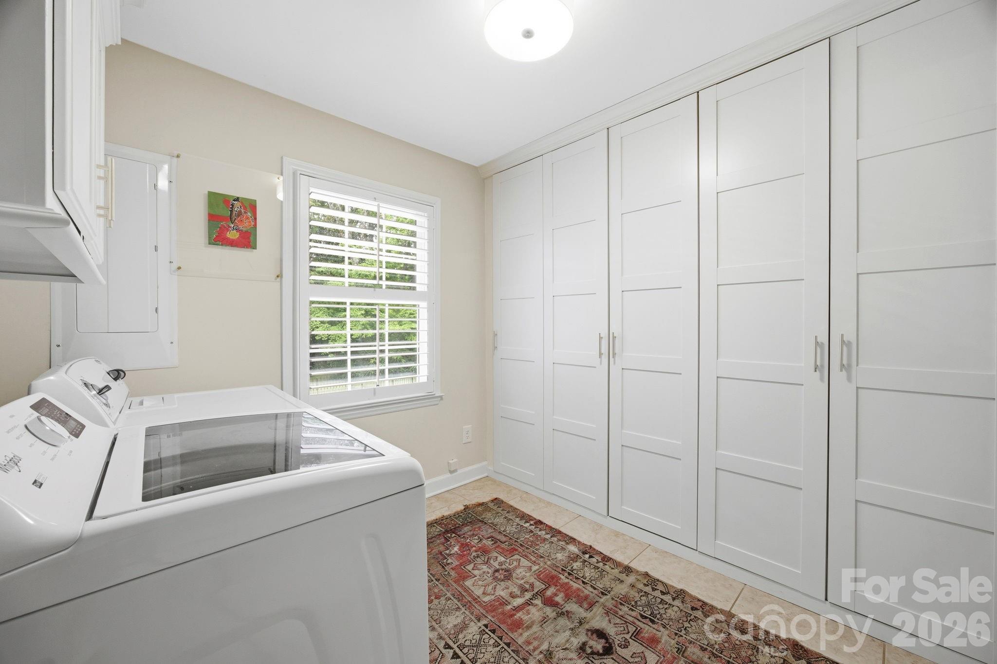 2535 Valencia Terrace