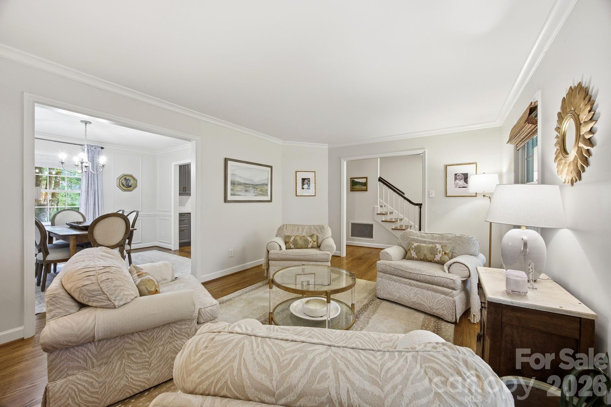2535 Valencia Terrace