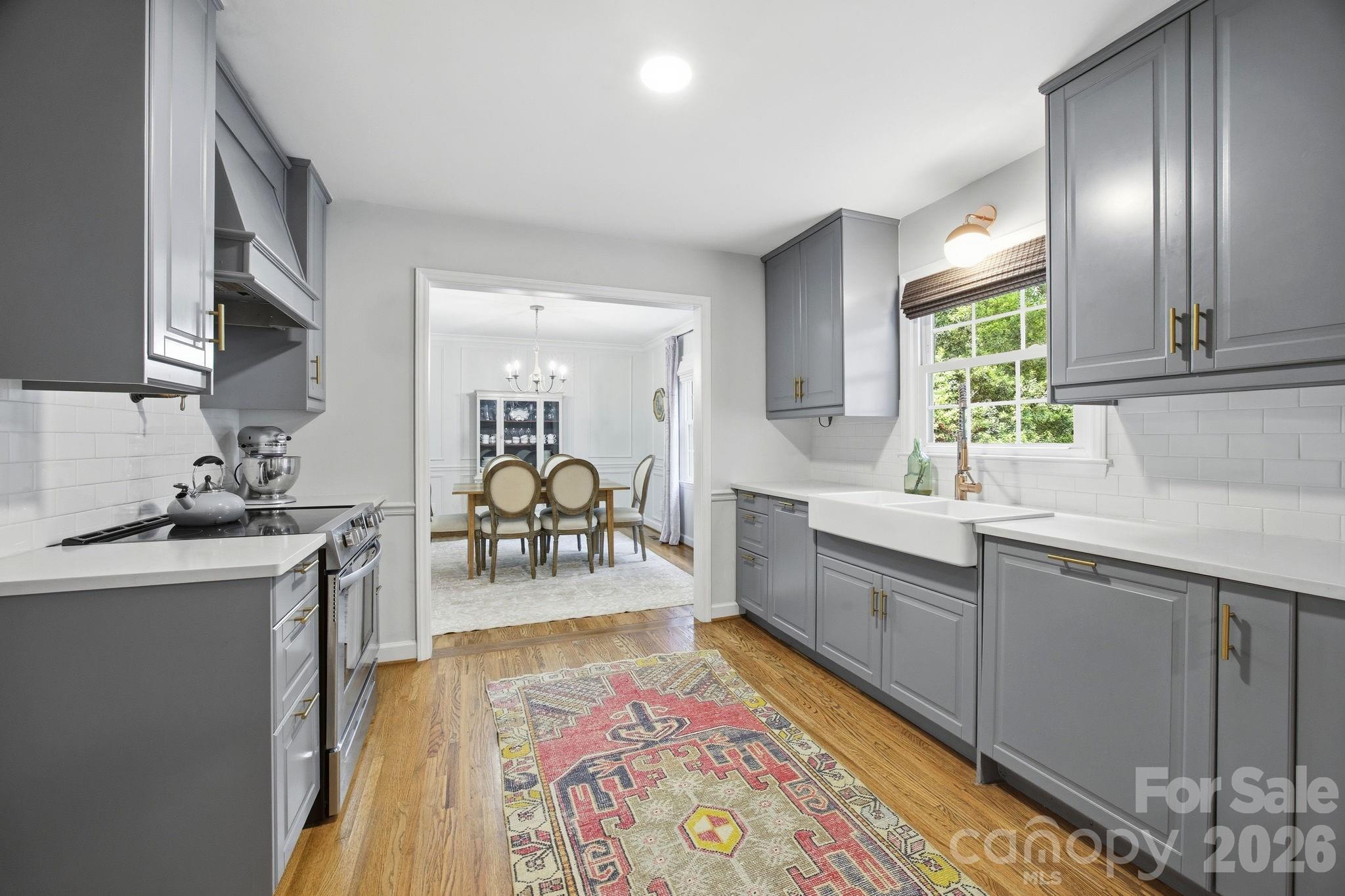 2535 Valencia Terrace