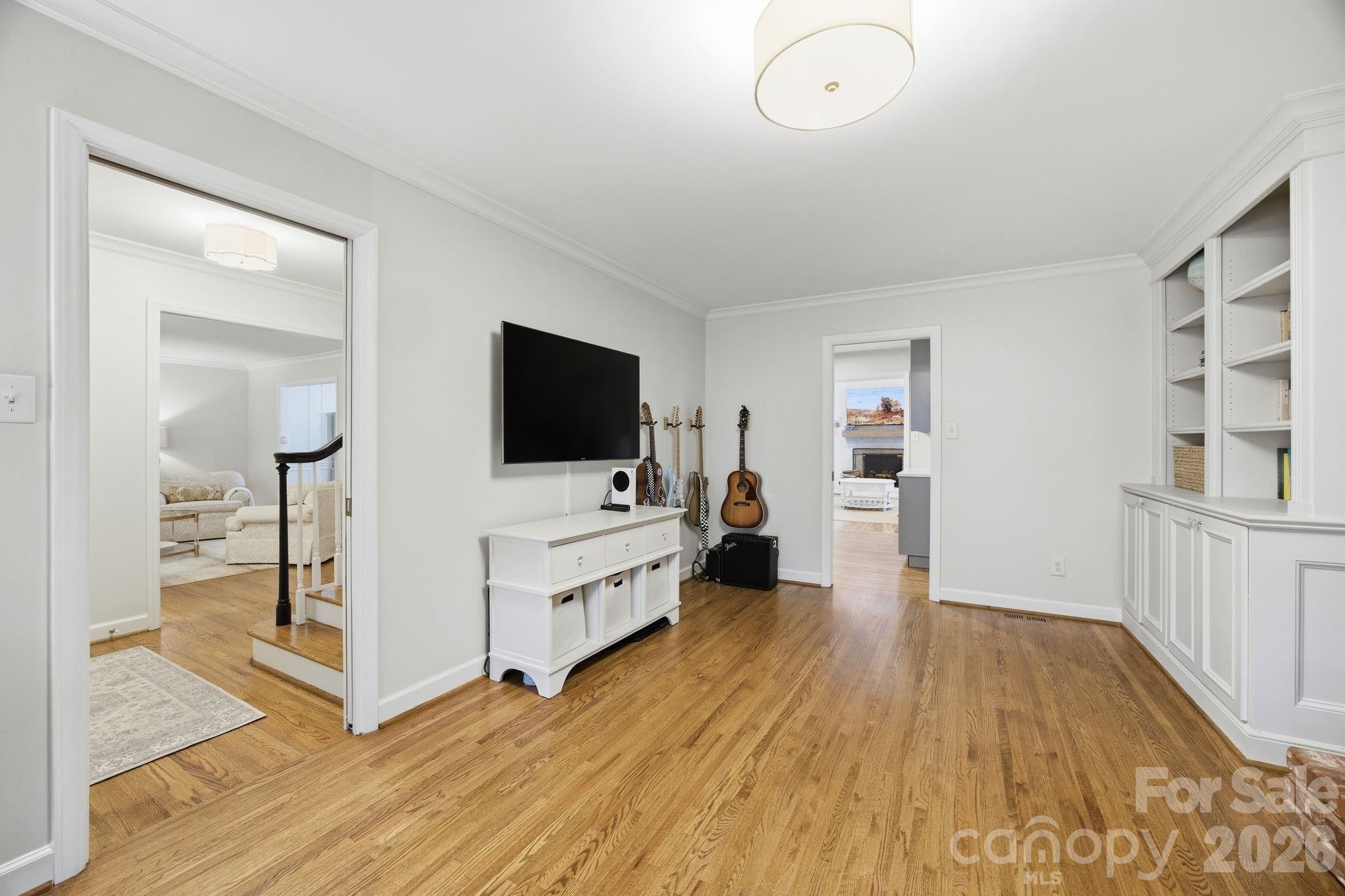 2535 Valencia Terrace