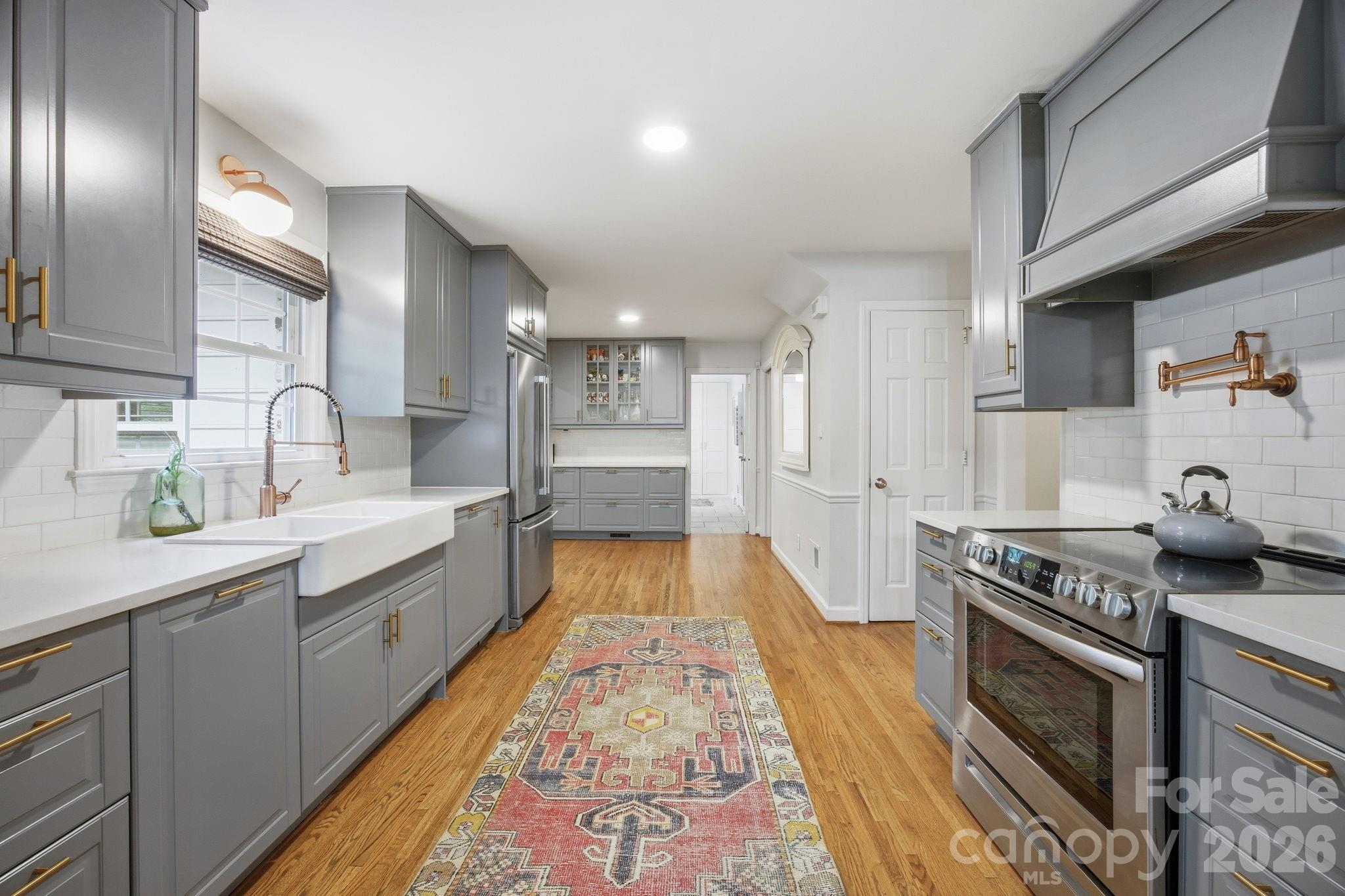 2535 Valencia Terrace