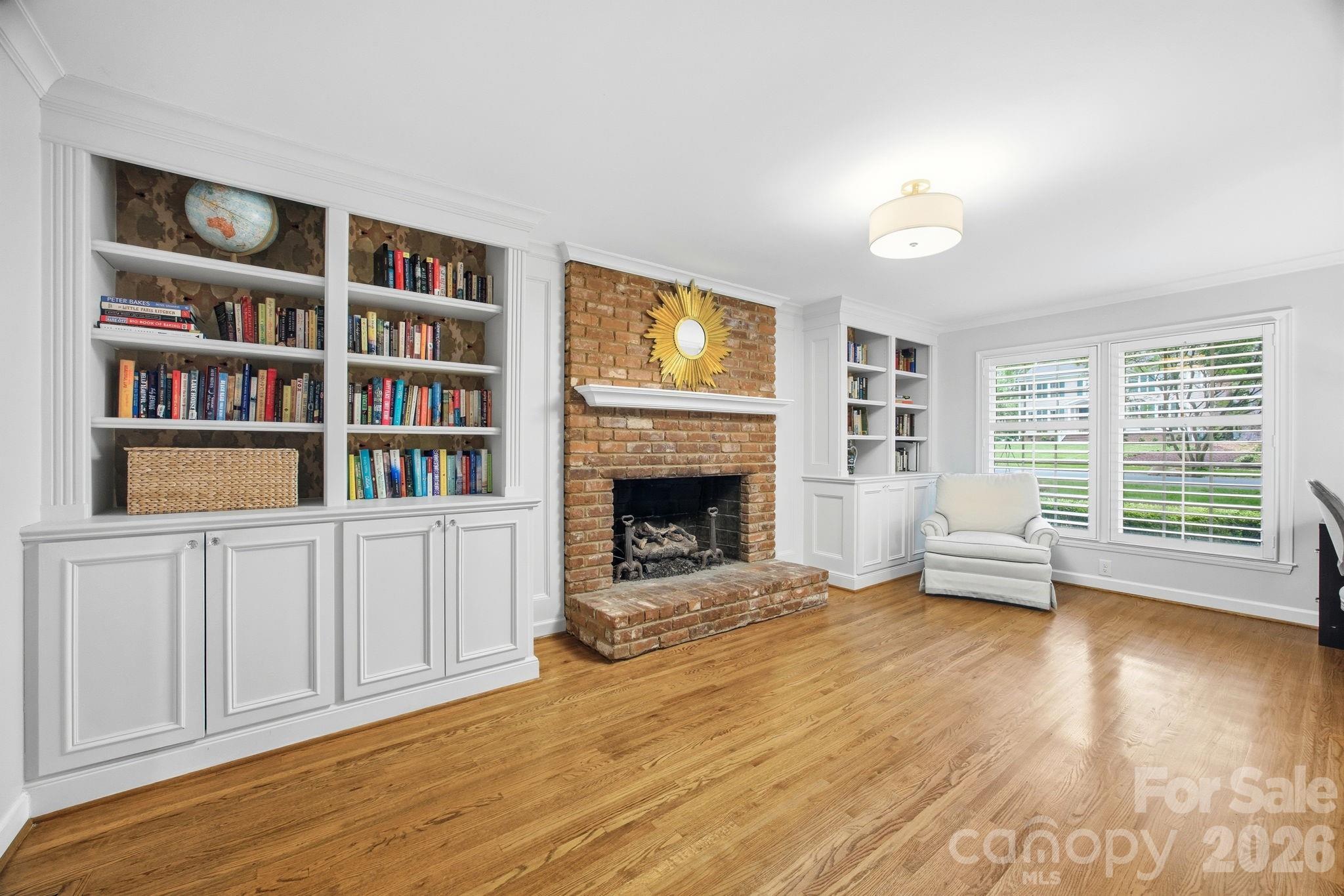 2535 Valencia Terrace