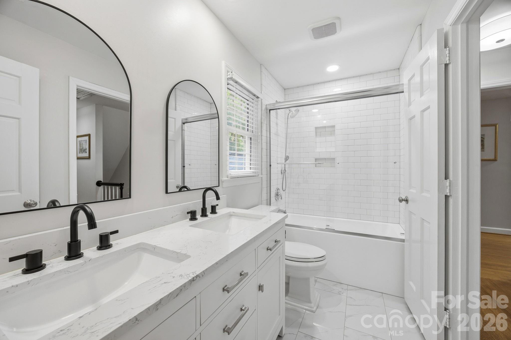 2535 Valencia Terrace