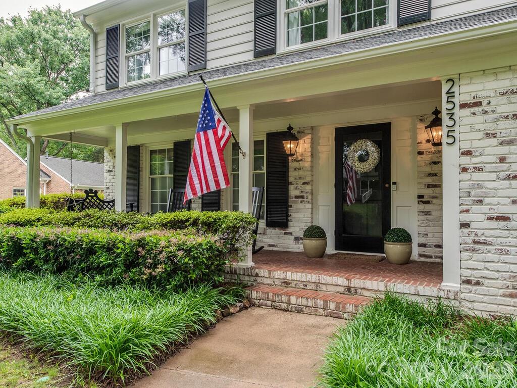 2535 Valencia Terrace