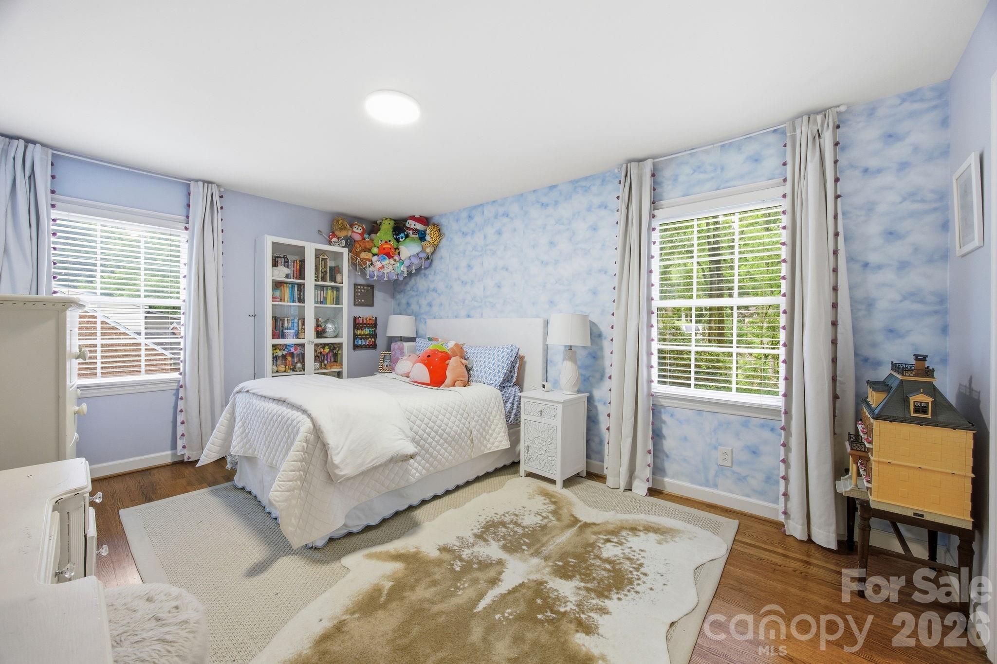 2535 Valencia Terrace