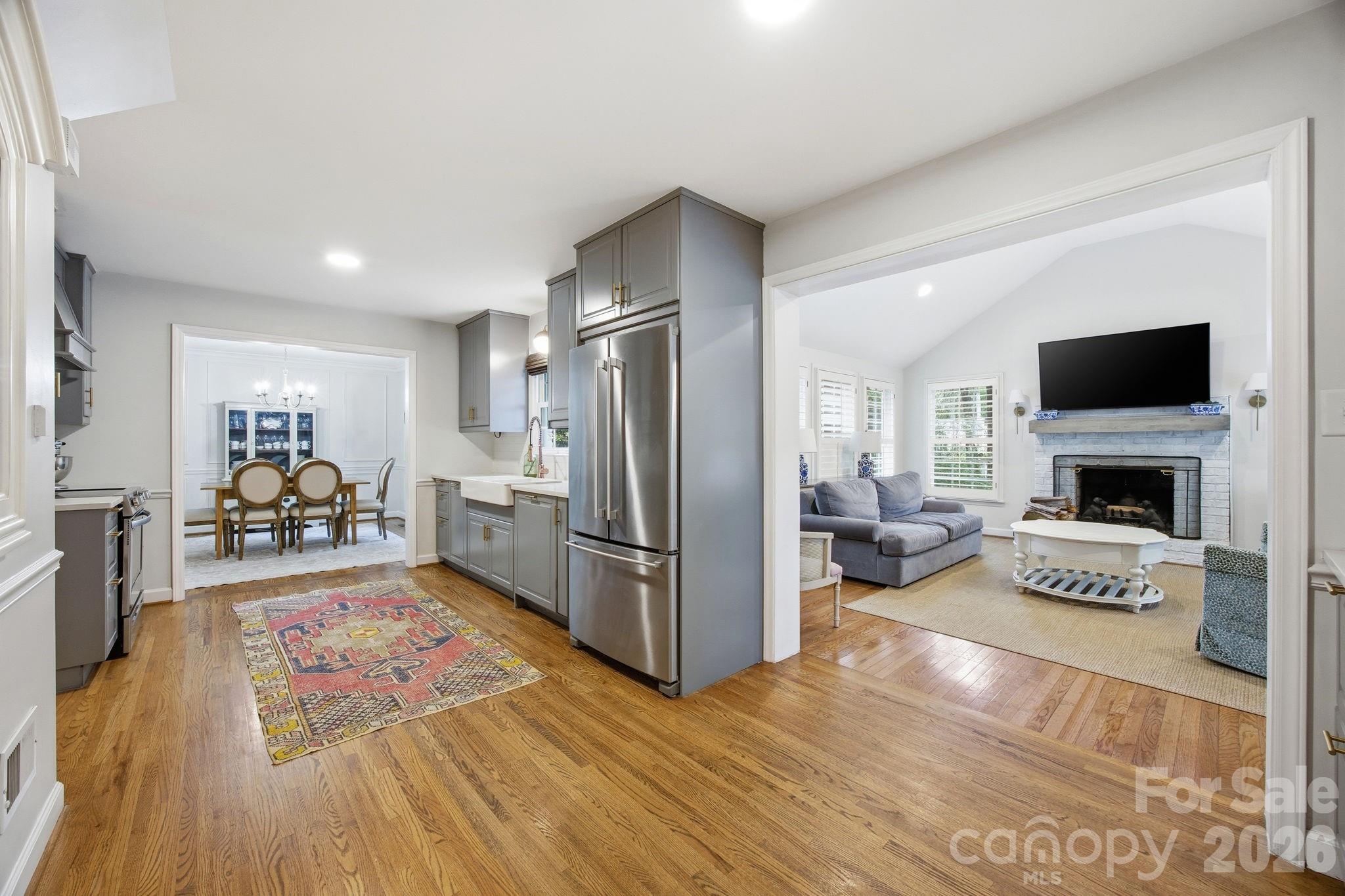 2535 Valencia Terrace