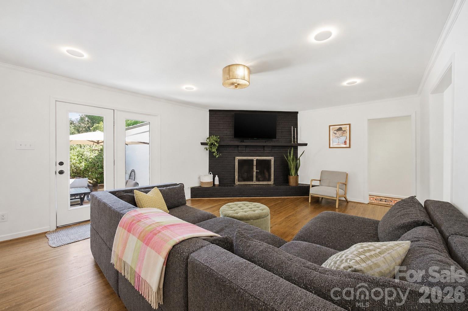 1123 Cheddington Drive