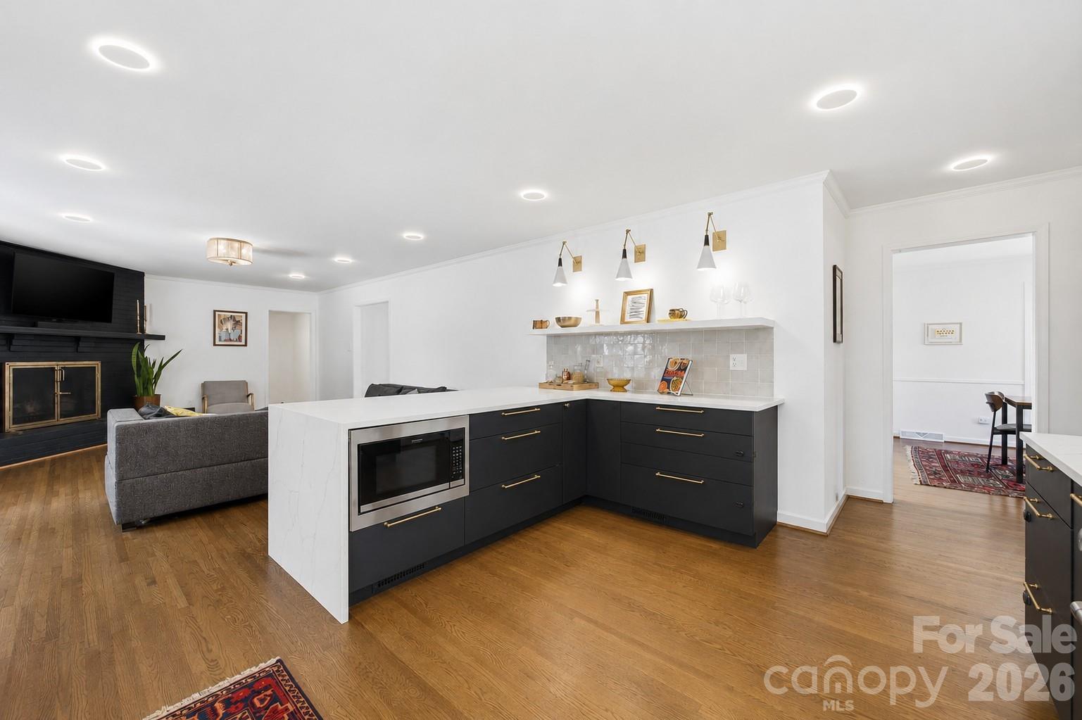1123 Cheddington Drive