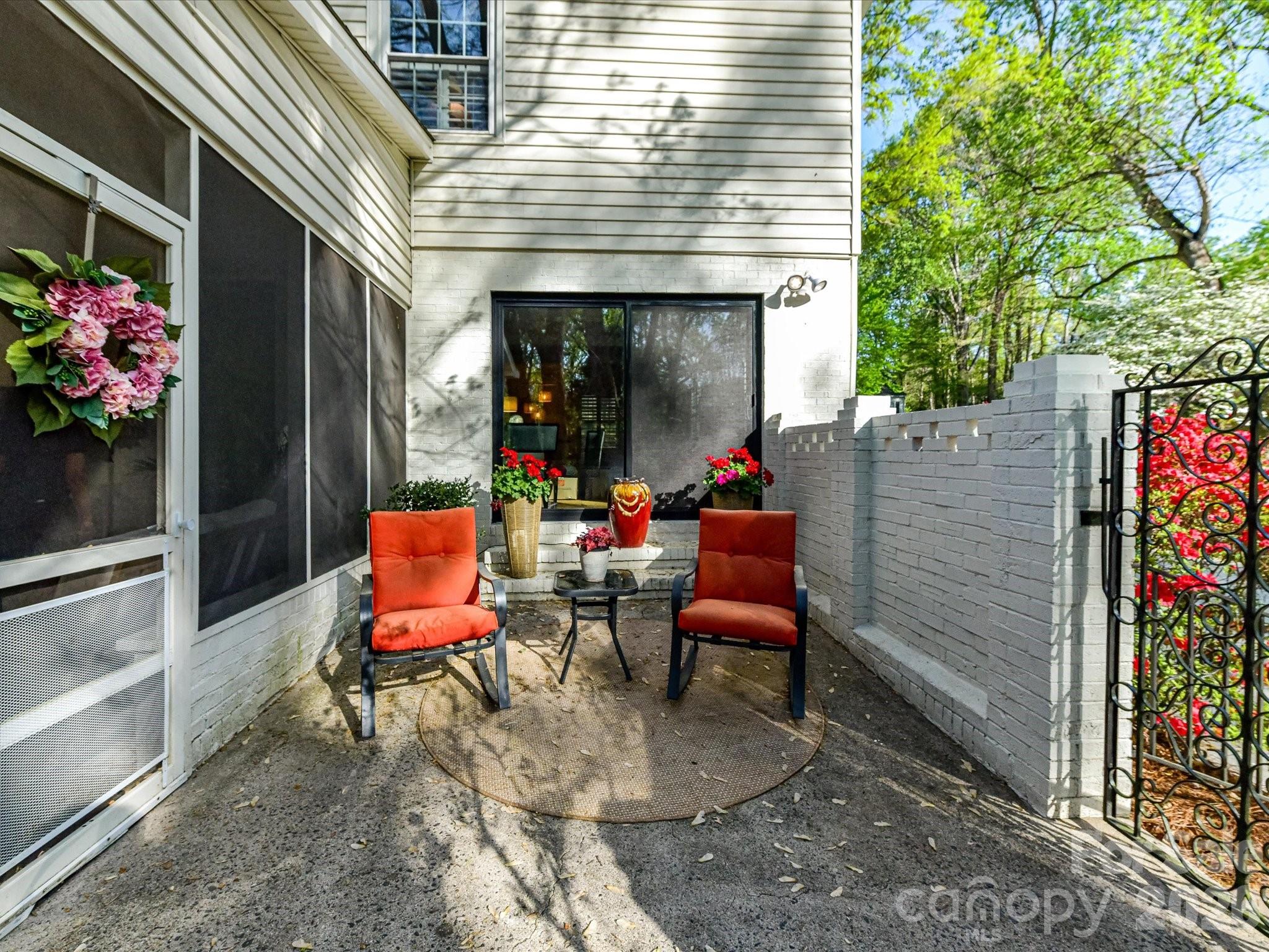 3719 Huckleberry Road