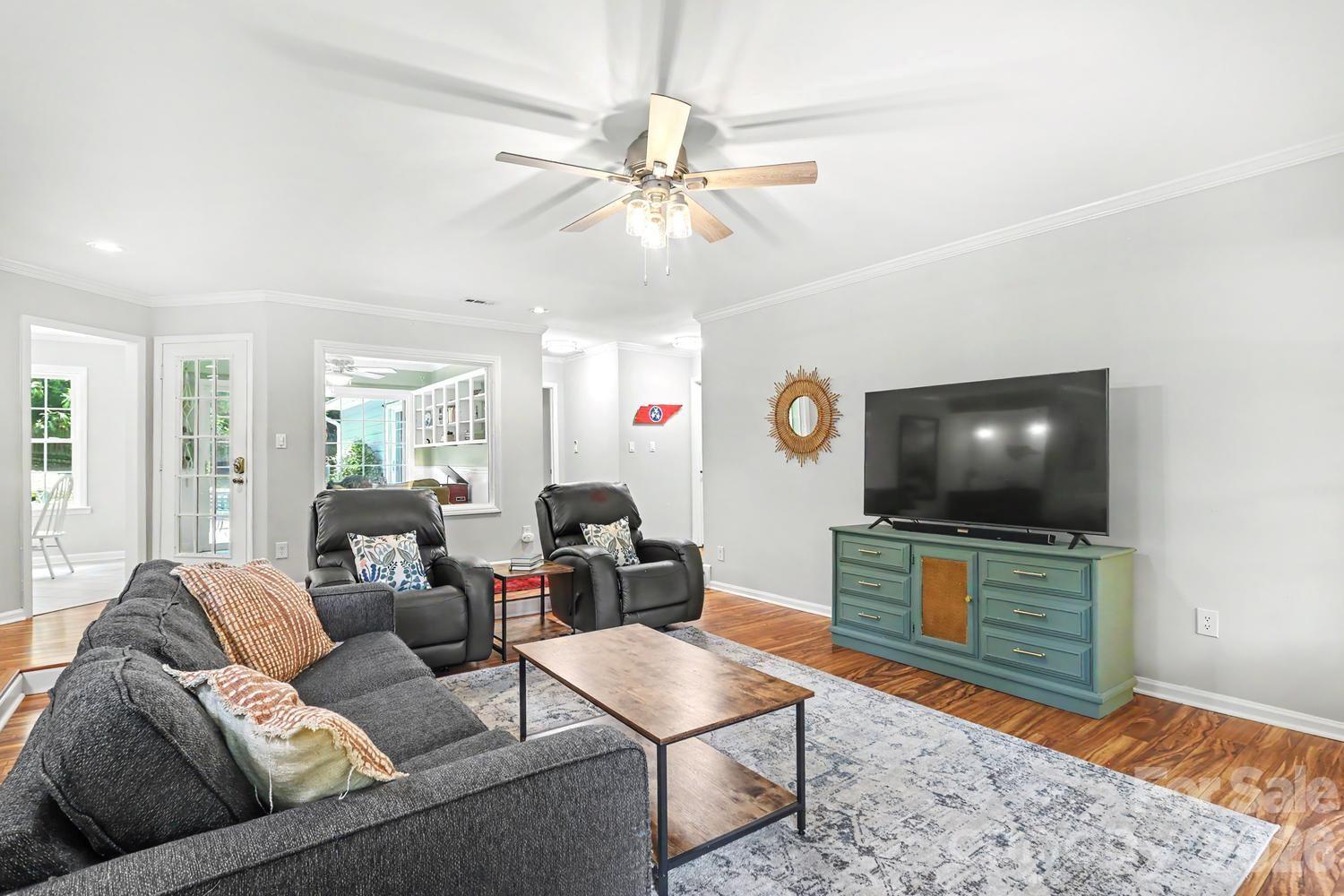 8207 White Horse Lane