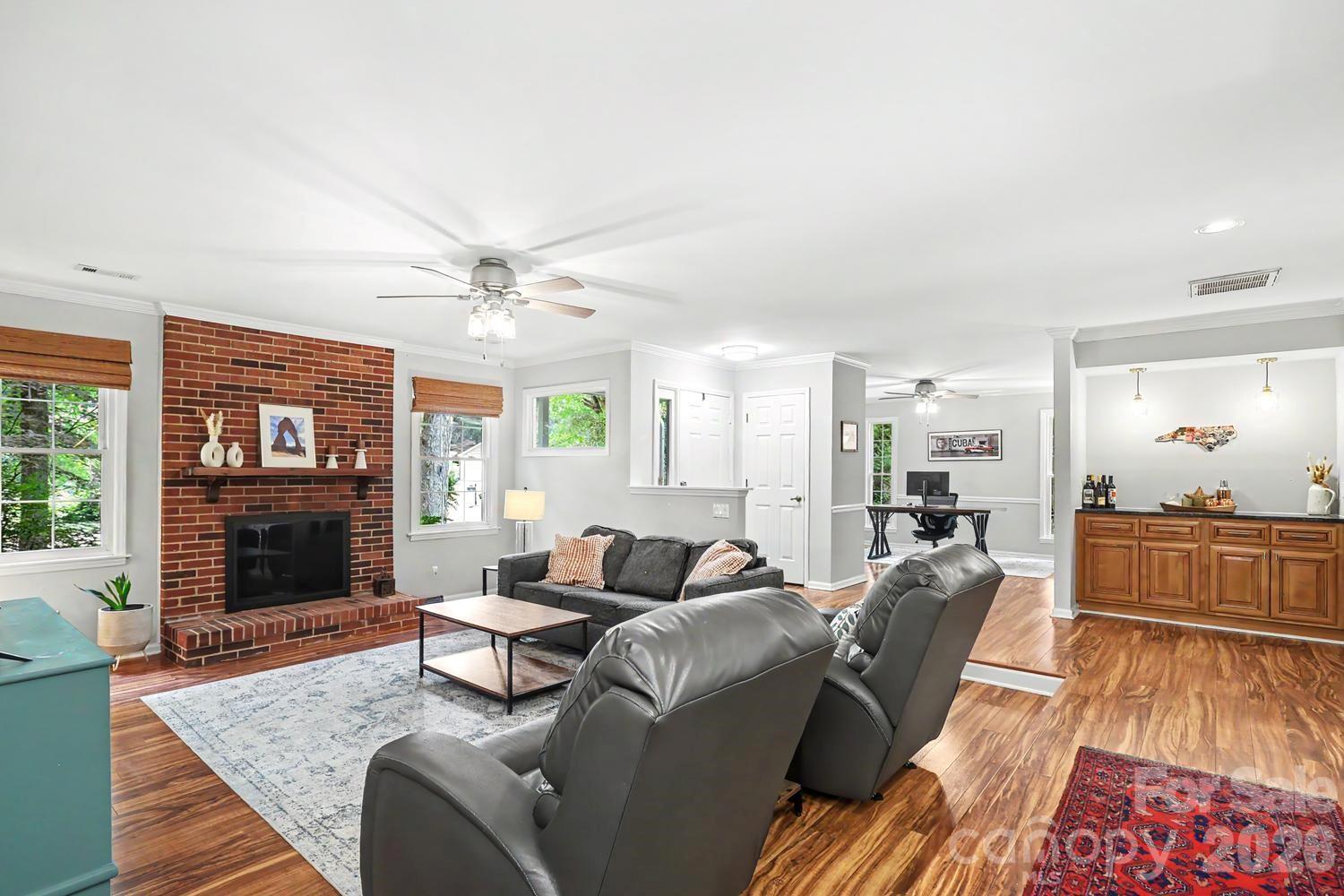 8207 White Horse Lane