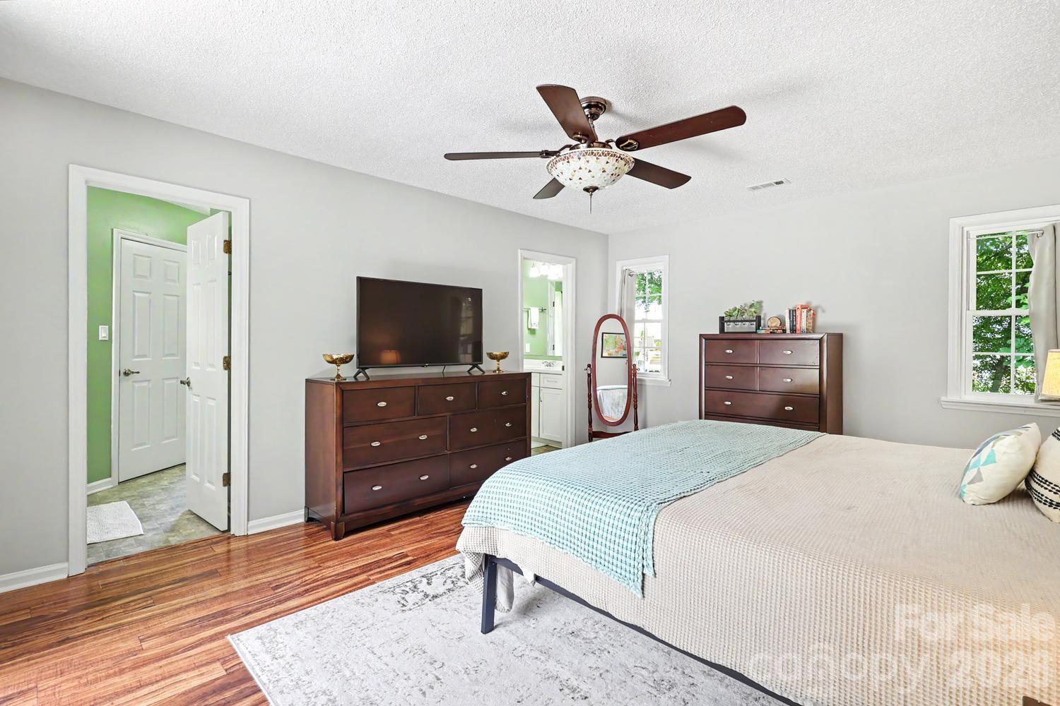 8207 White Horse Lane