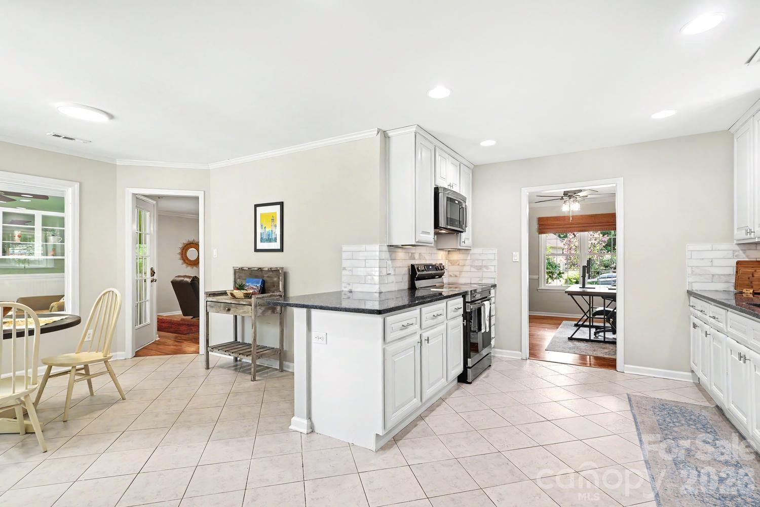 8207 White Horse Lane