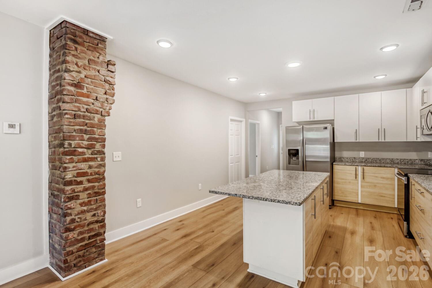1521 Hawthorne Lane