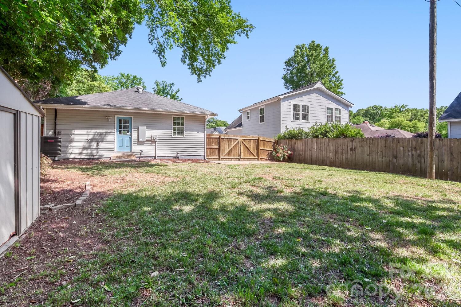 1521 Hawthorne Lane