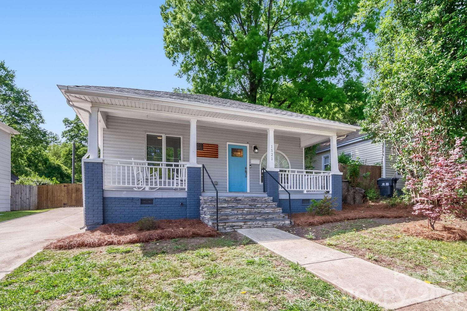 1521 Hawthorne Lane