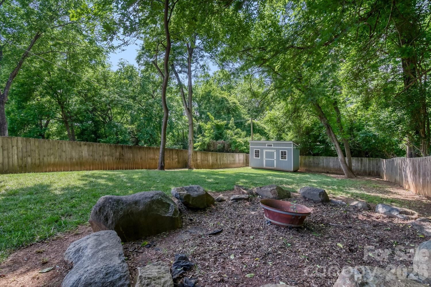 1521 Hawthorne Lane