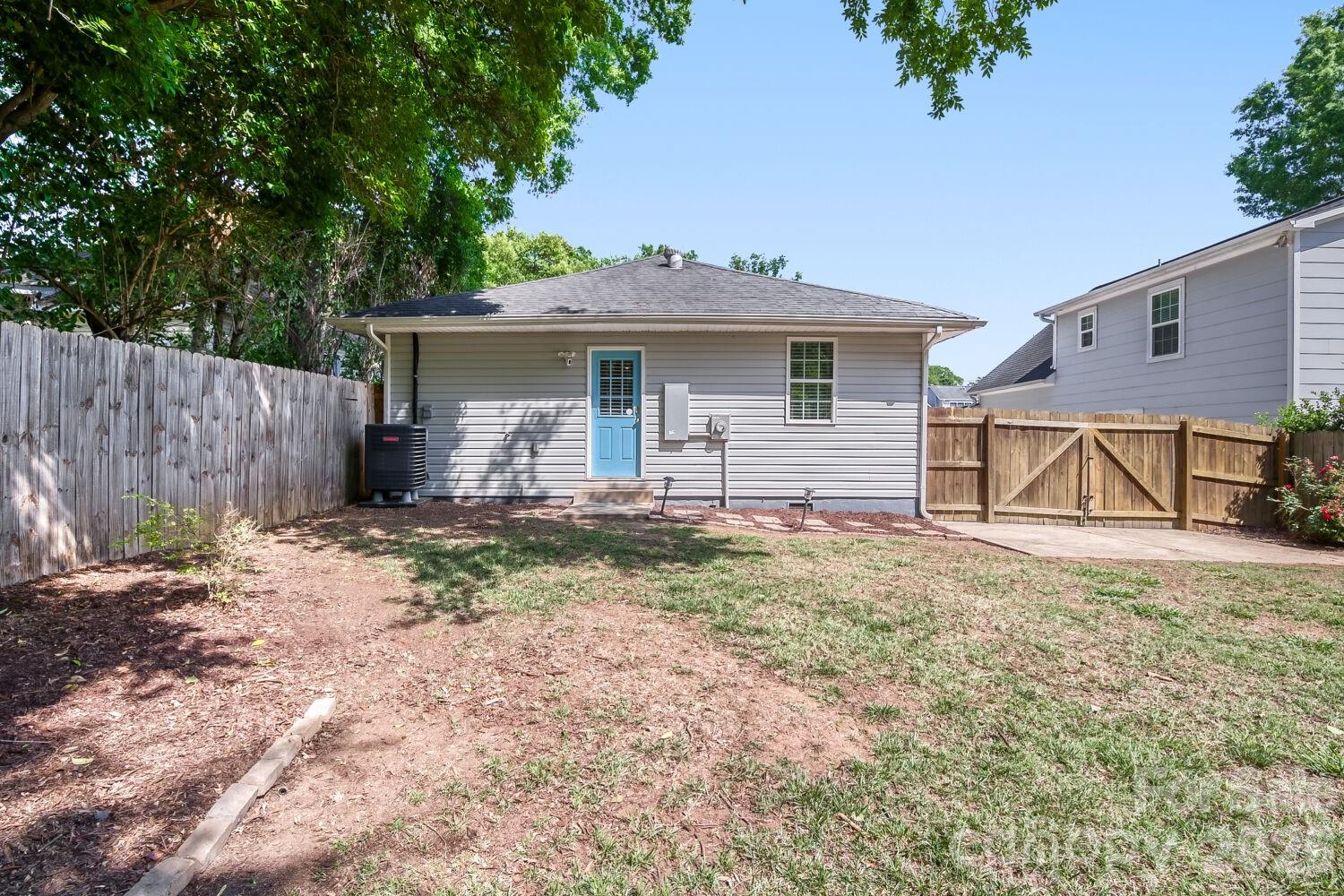 1521 Hawthorne Lane