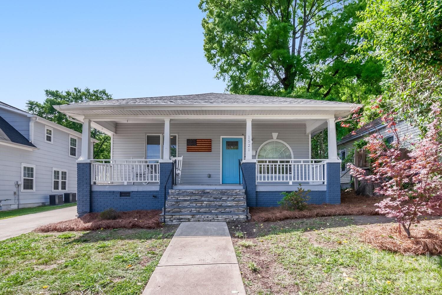 1521 Hawthorne Lane
