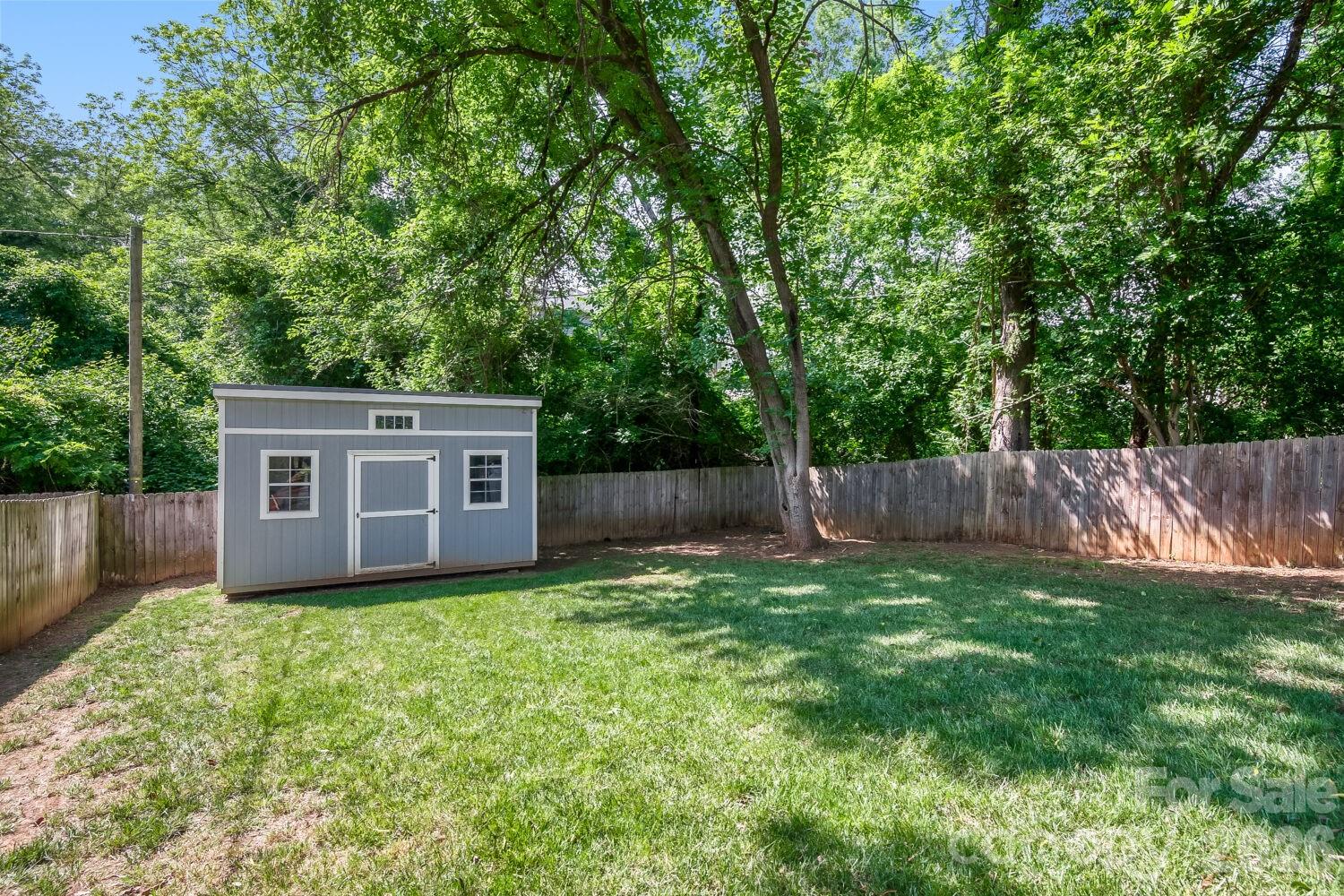 1521 Hawthorne Lane