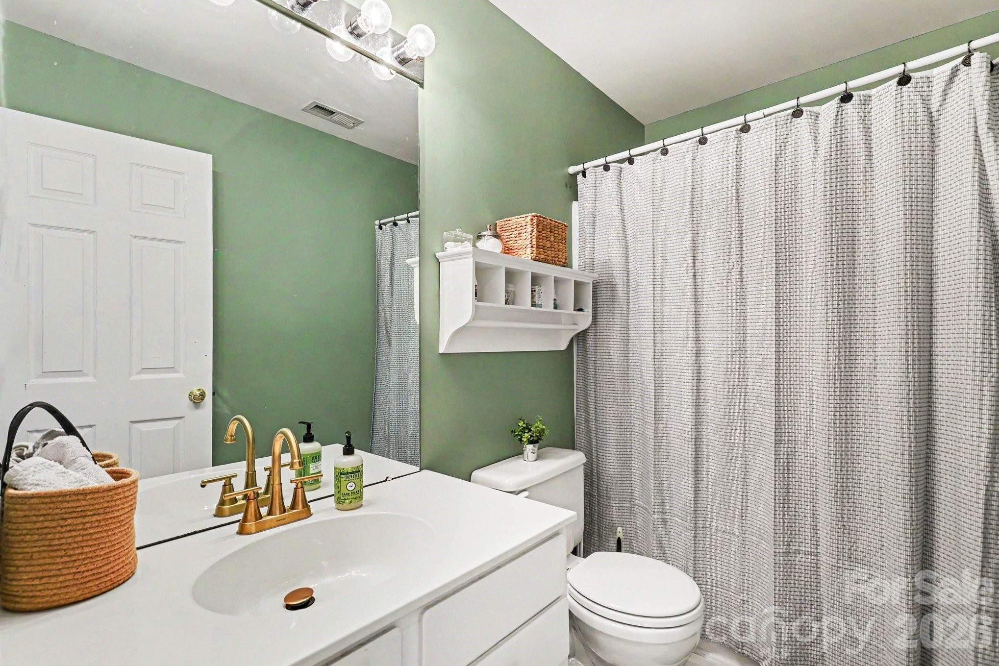 8120 Pelorus Lane
