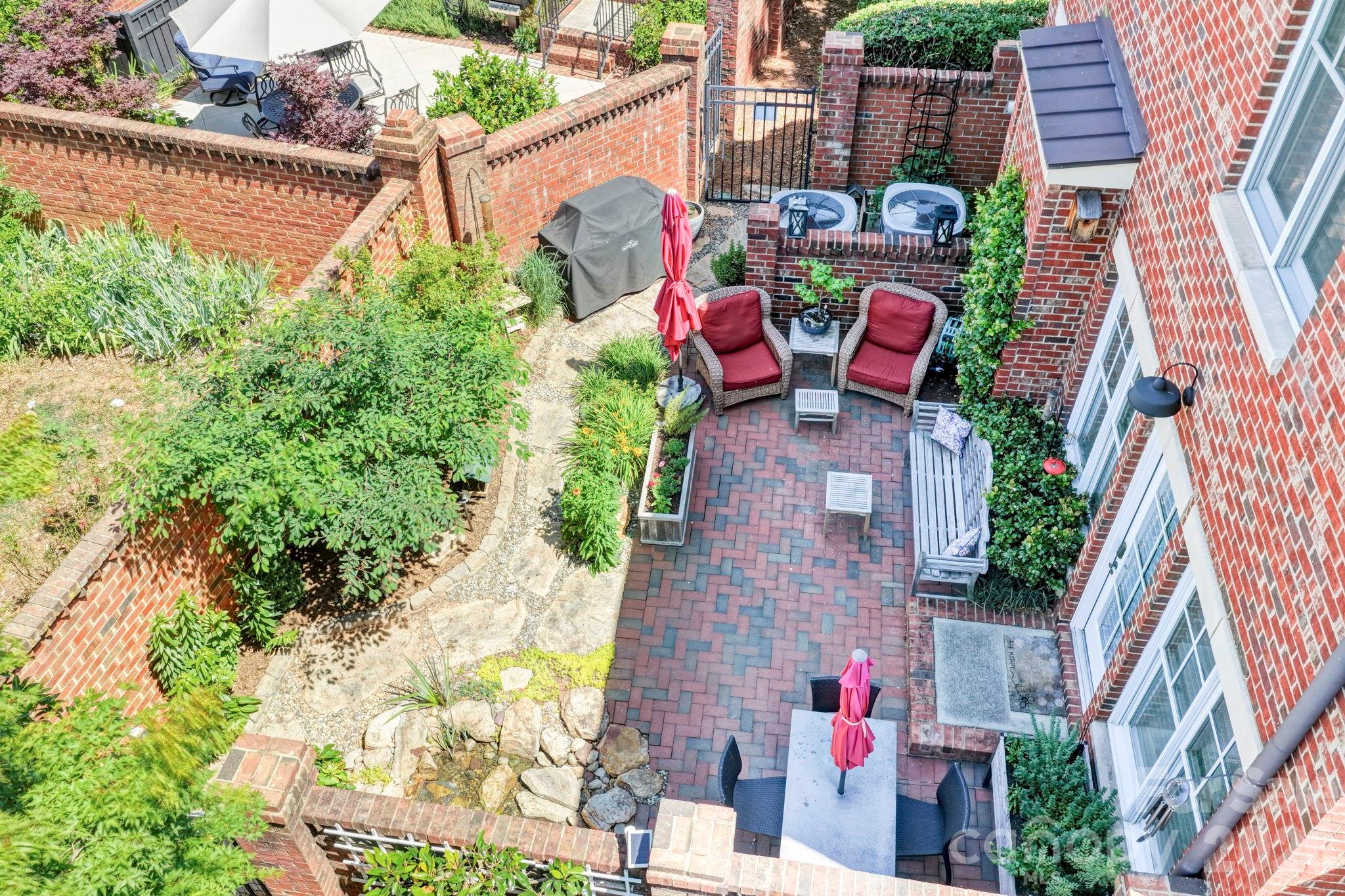 6826 Louisburg Square Lane