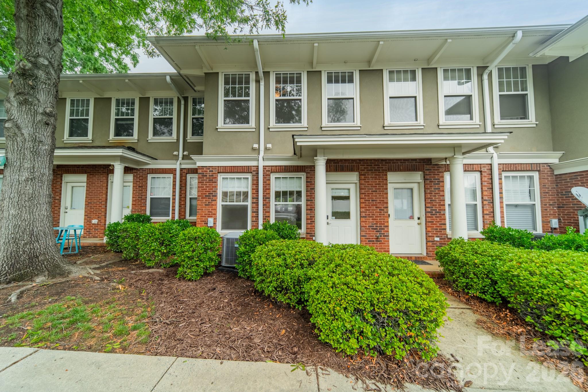 642 E 9th Street