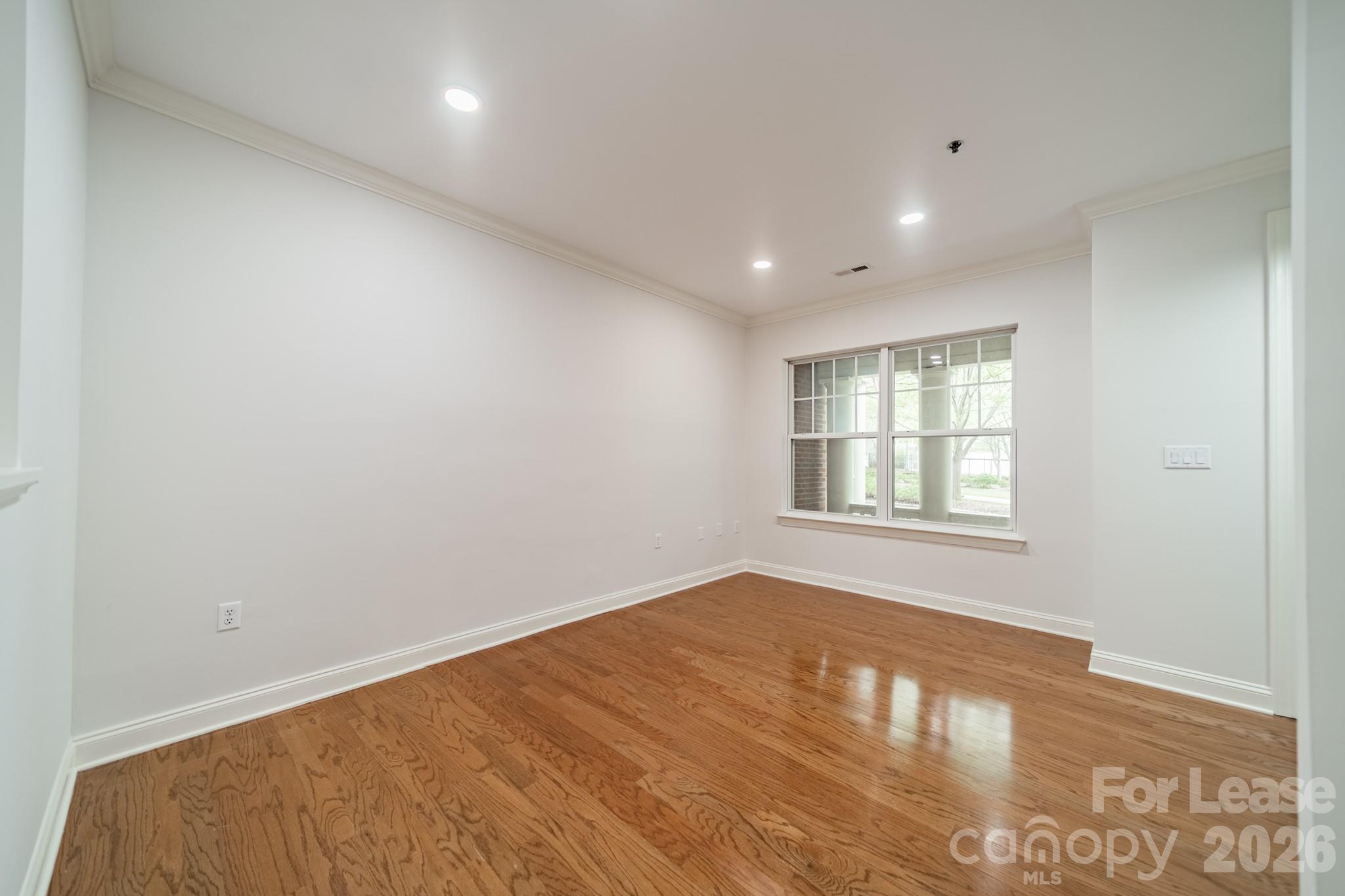 642 E 9th Street