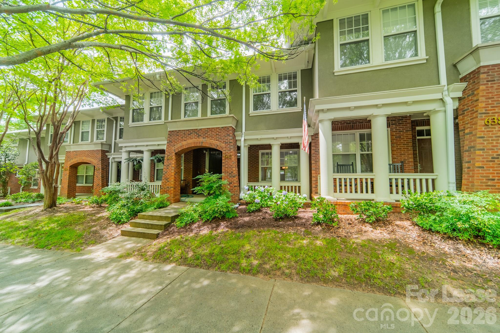 642 E 9th Street