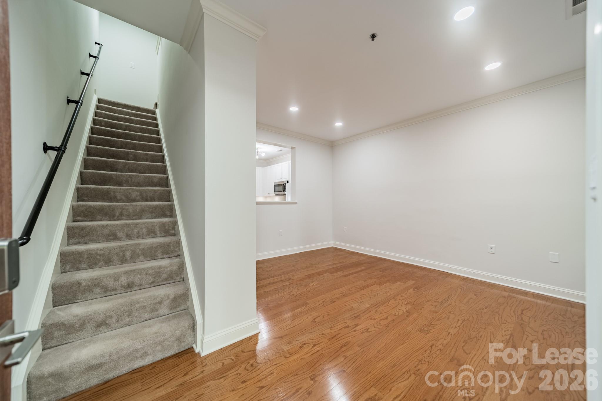 642 E 9th Street