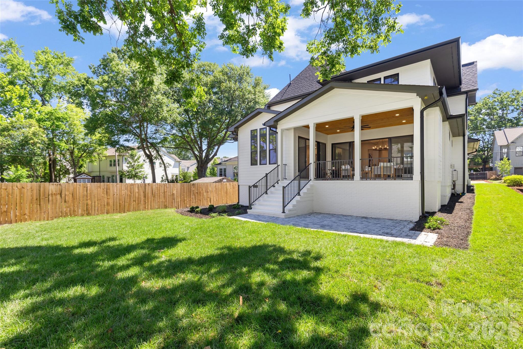 2425 Lola Avenue