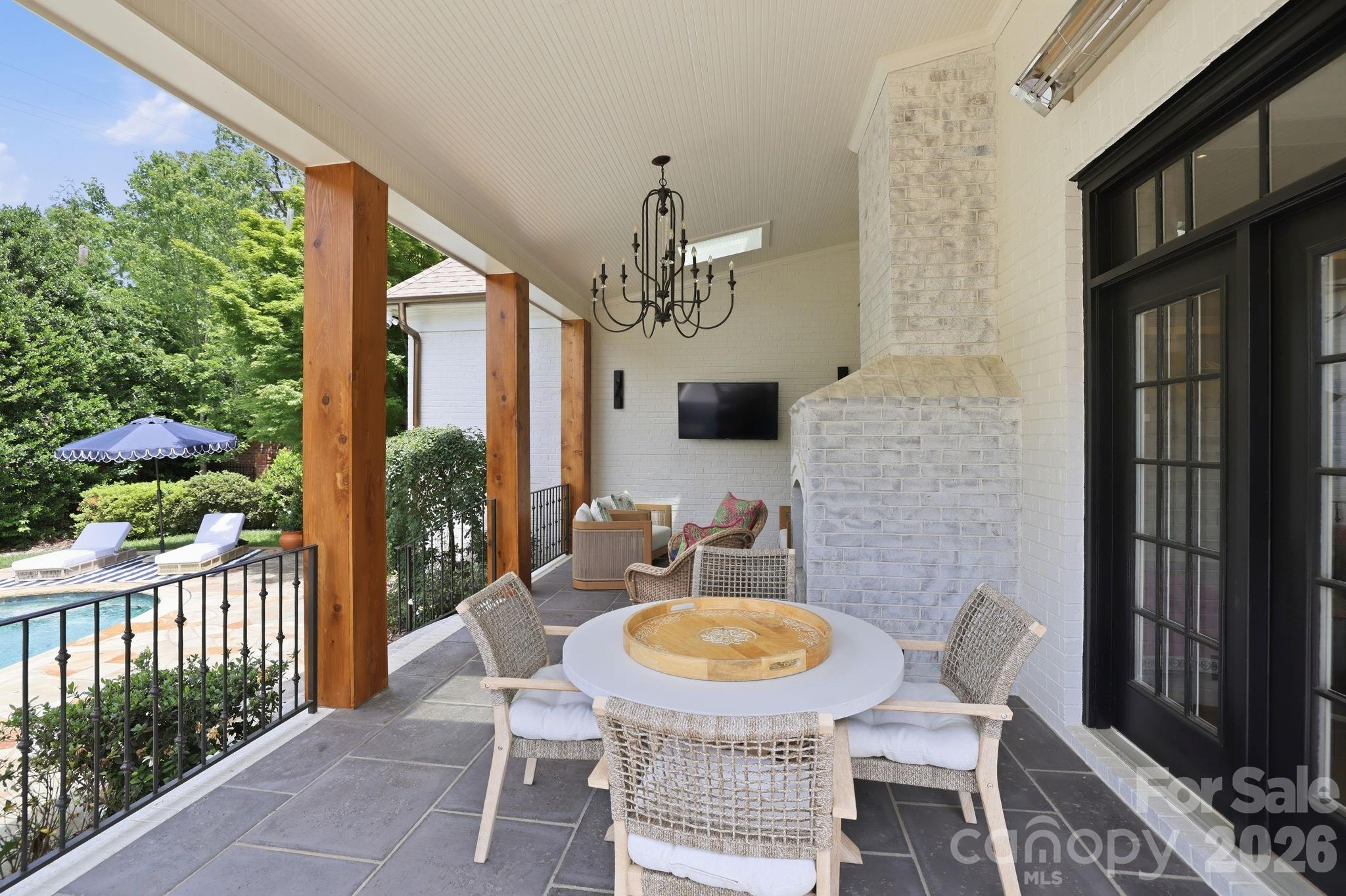 2021 Coniston Pl