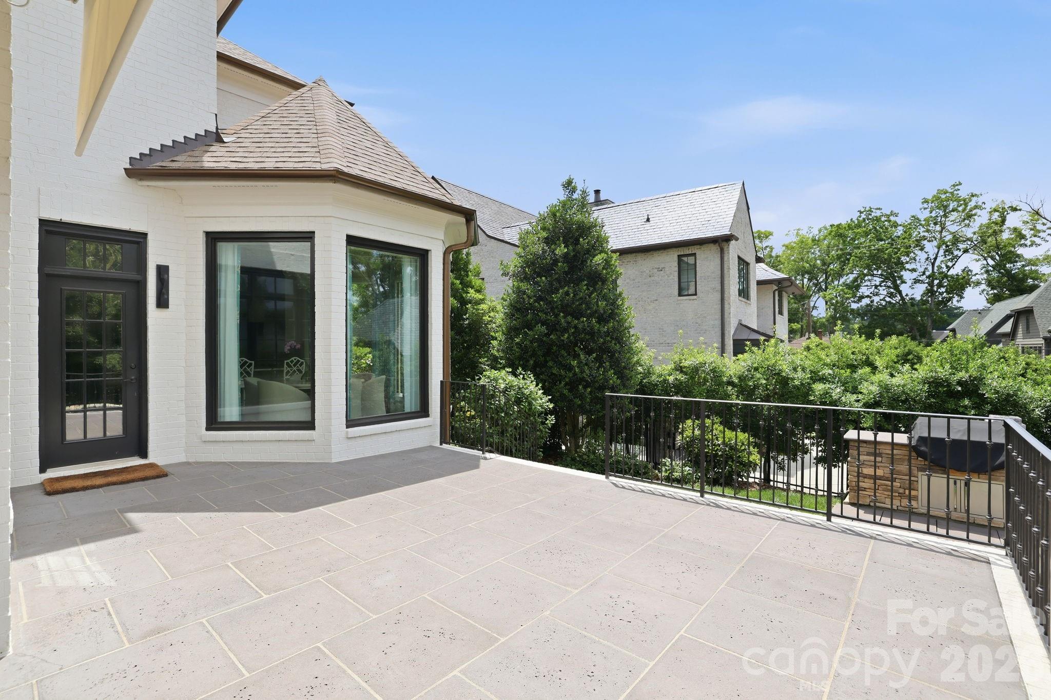 2021 Coniston Pl