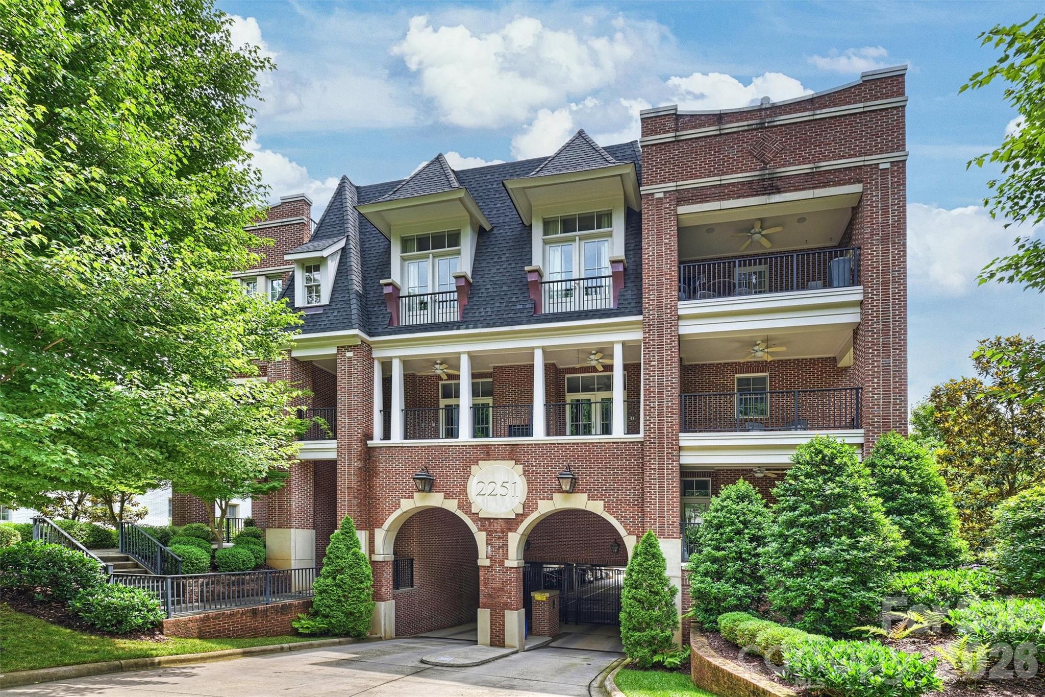 2251 Selwyn Avenue Unit: 102