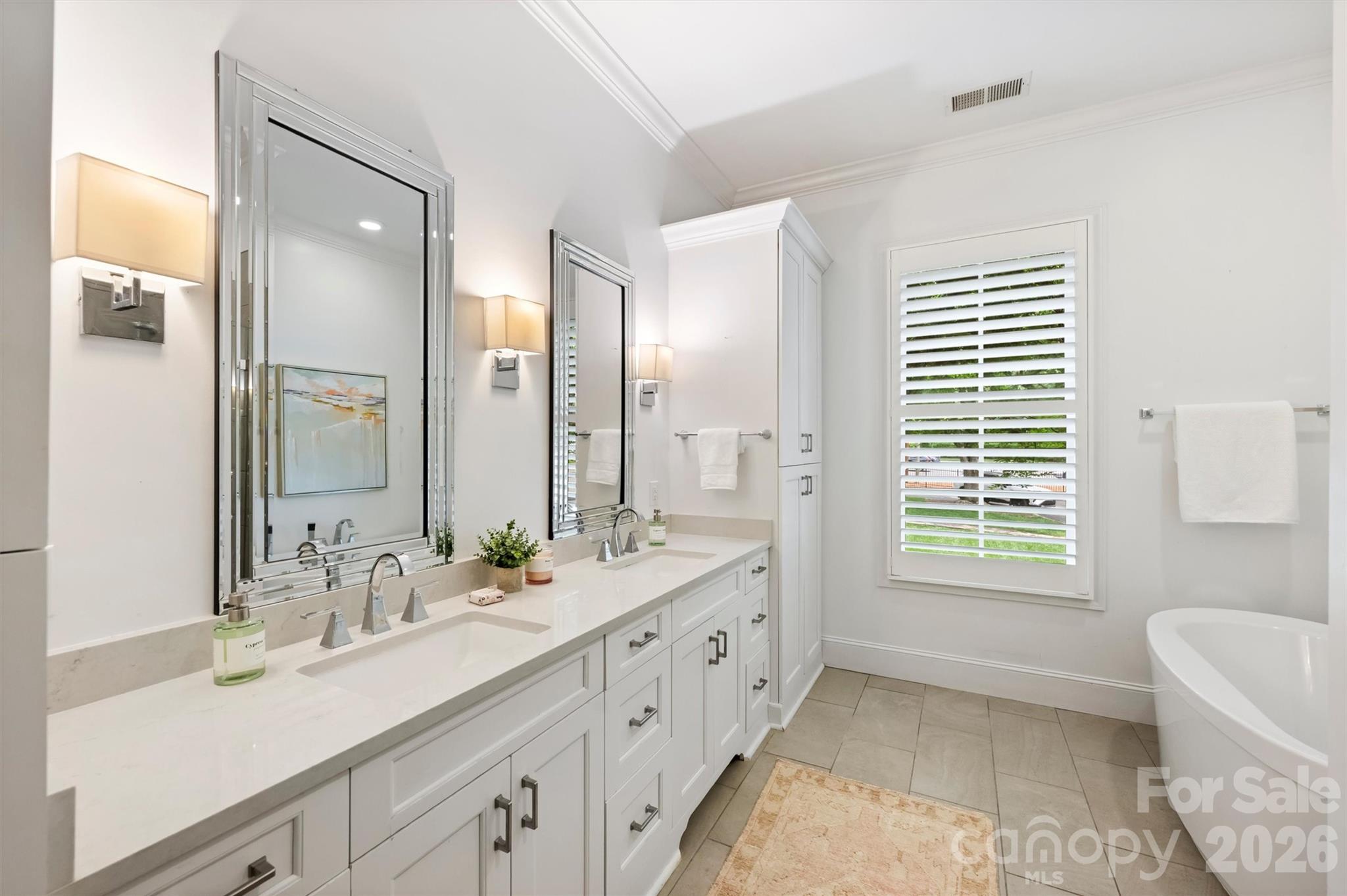 2251 Selwyn Avenue Unit: 102