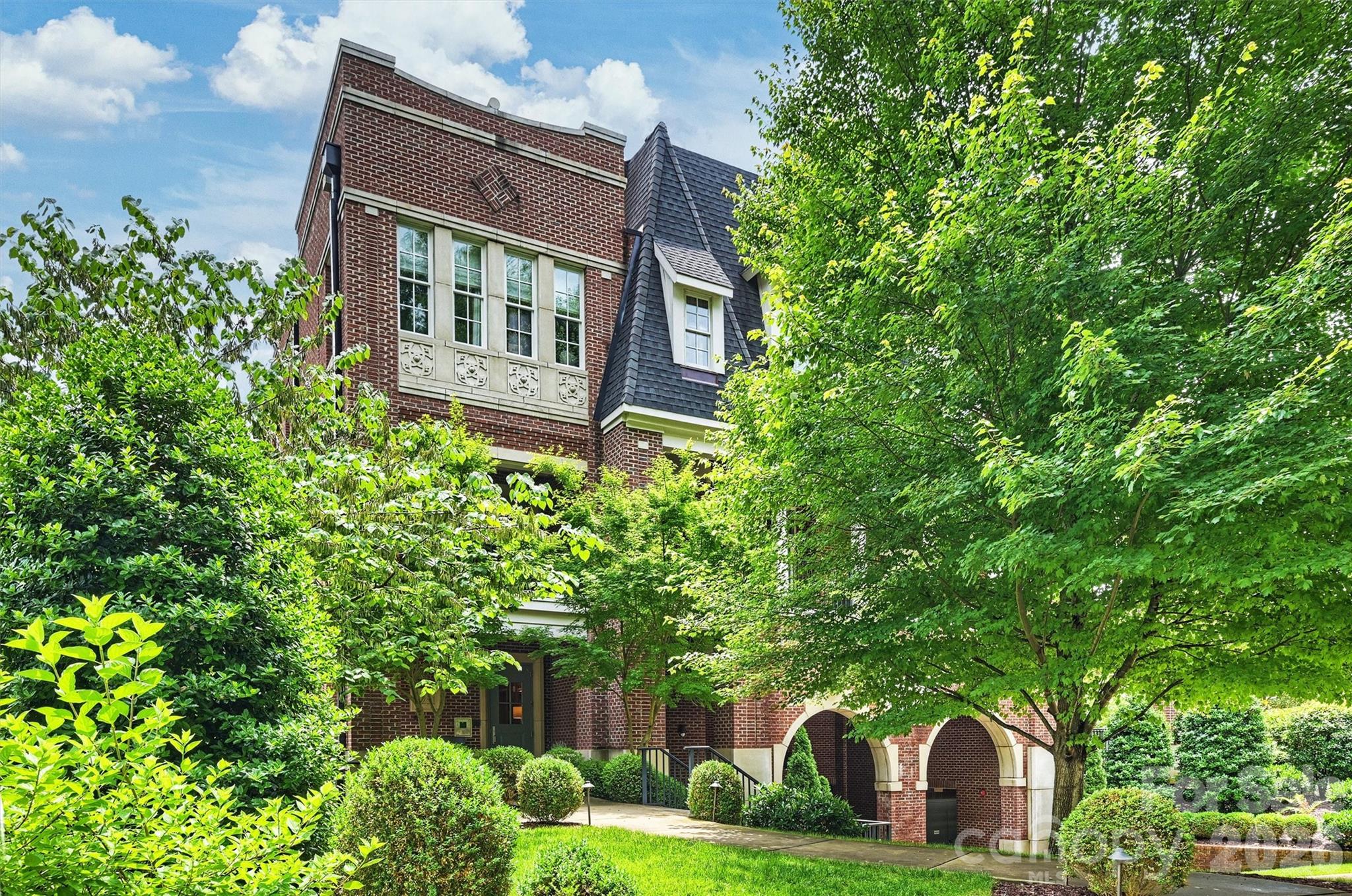 2251 Selwyn Avenue Unit: 102