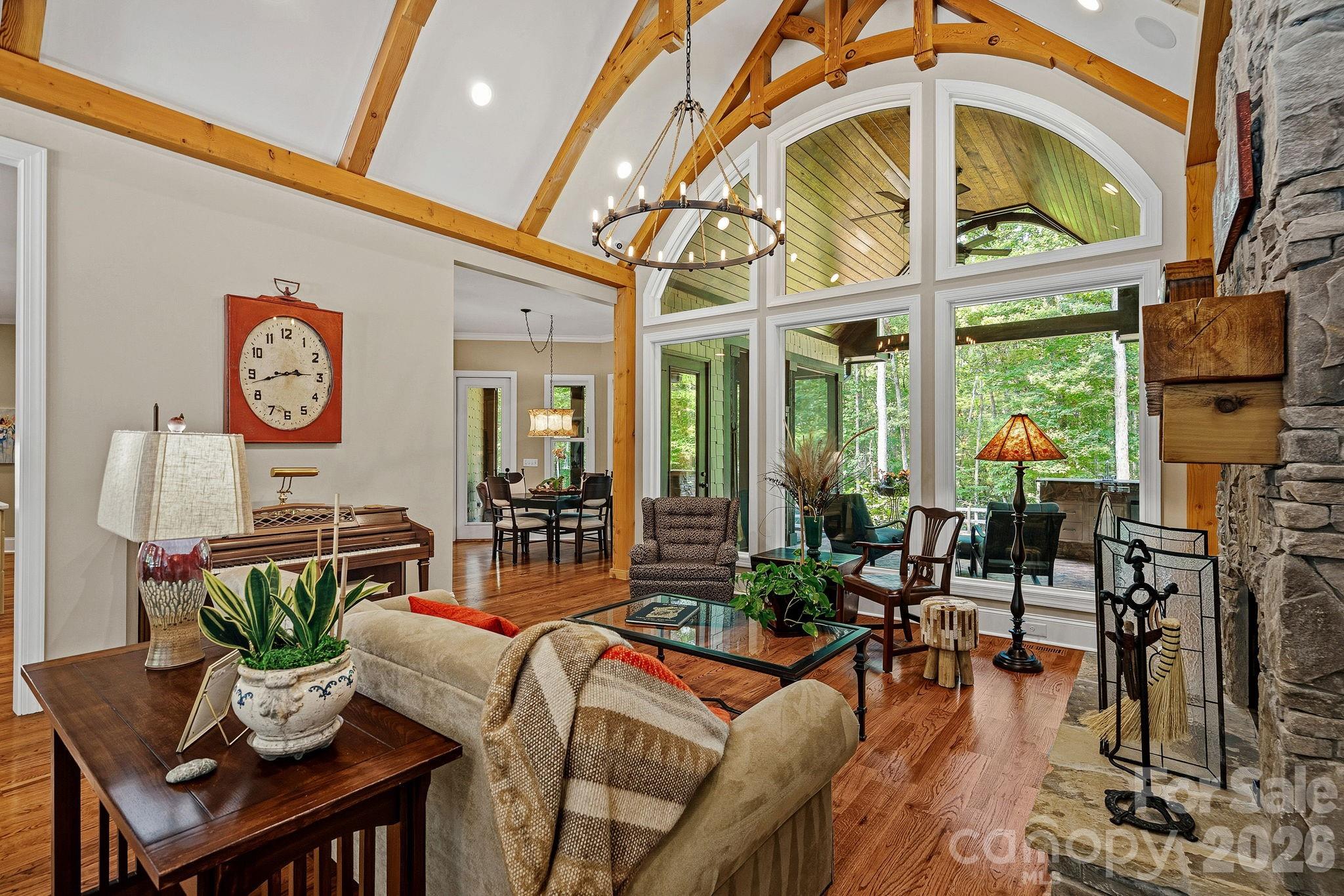 6808 Live Oaks Lane