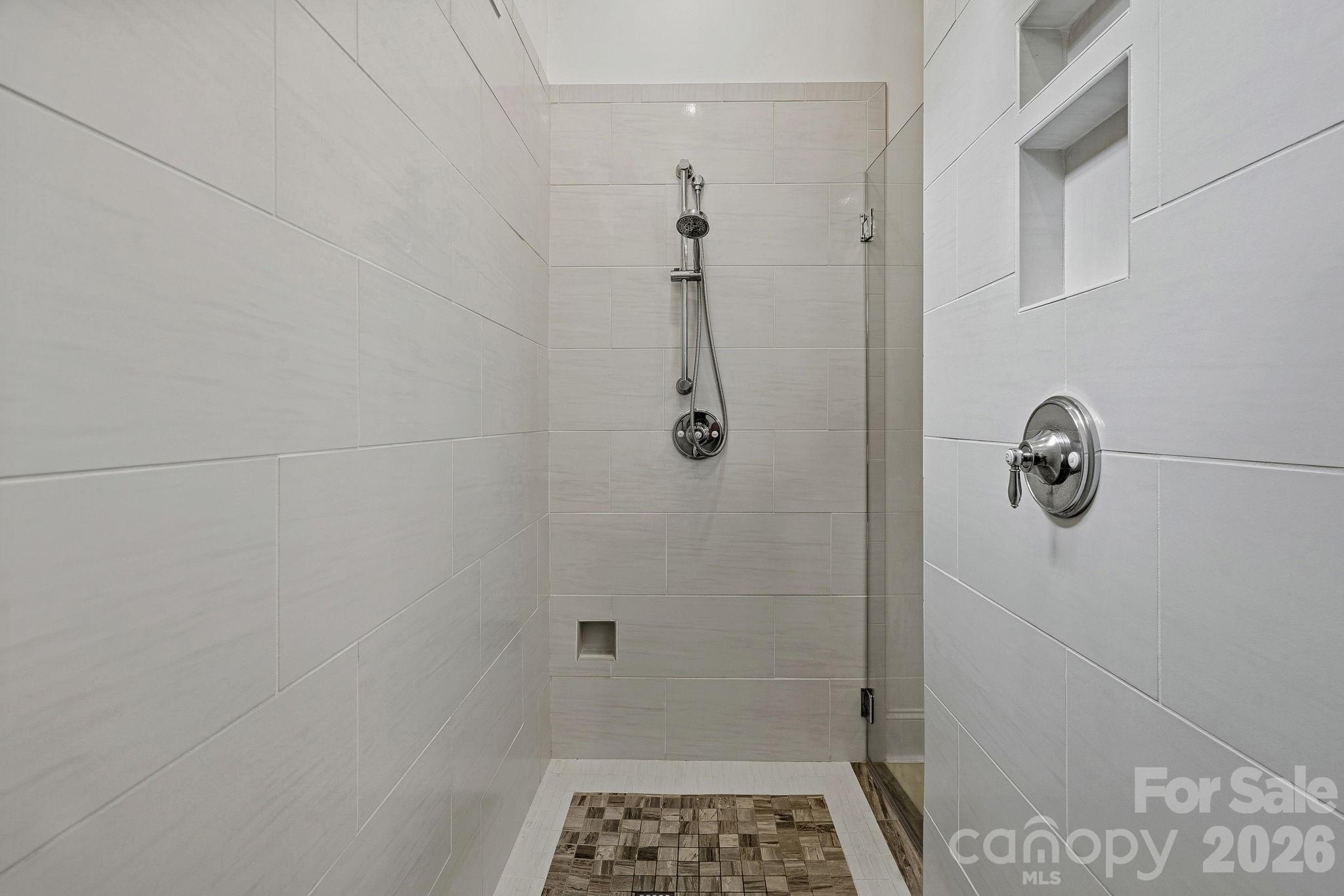 6808 Live Oaks Lane