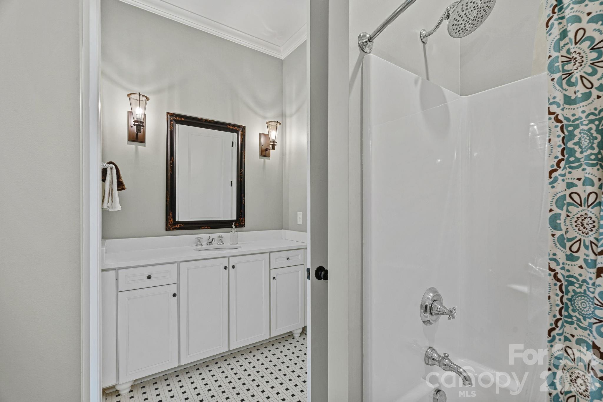 6808 Live Oaks Lane