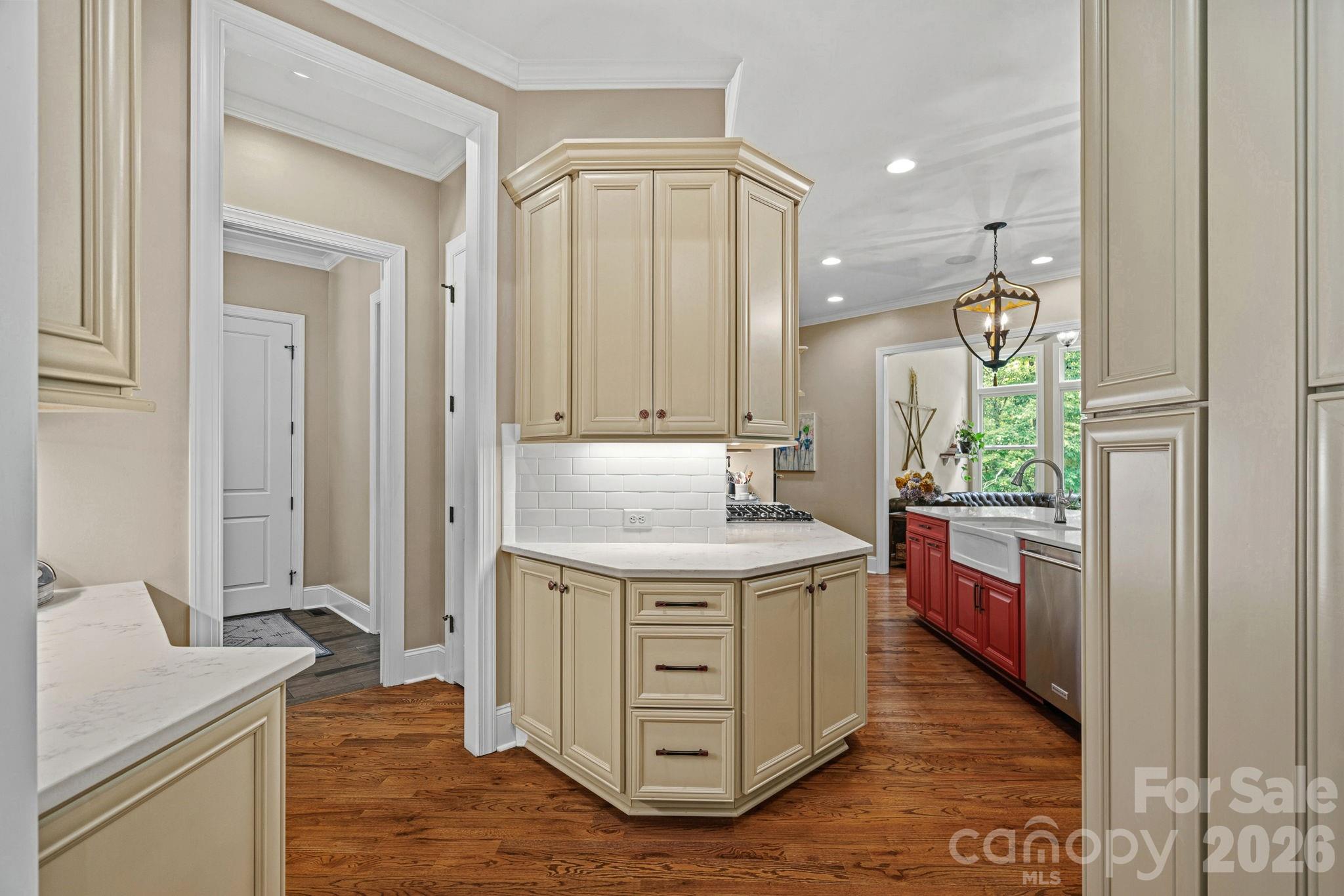 6808 Live Oaks Lane