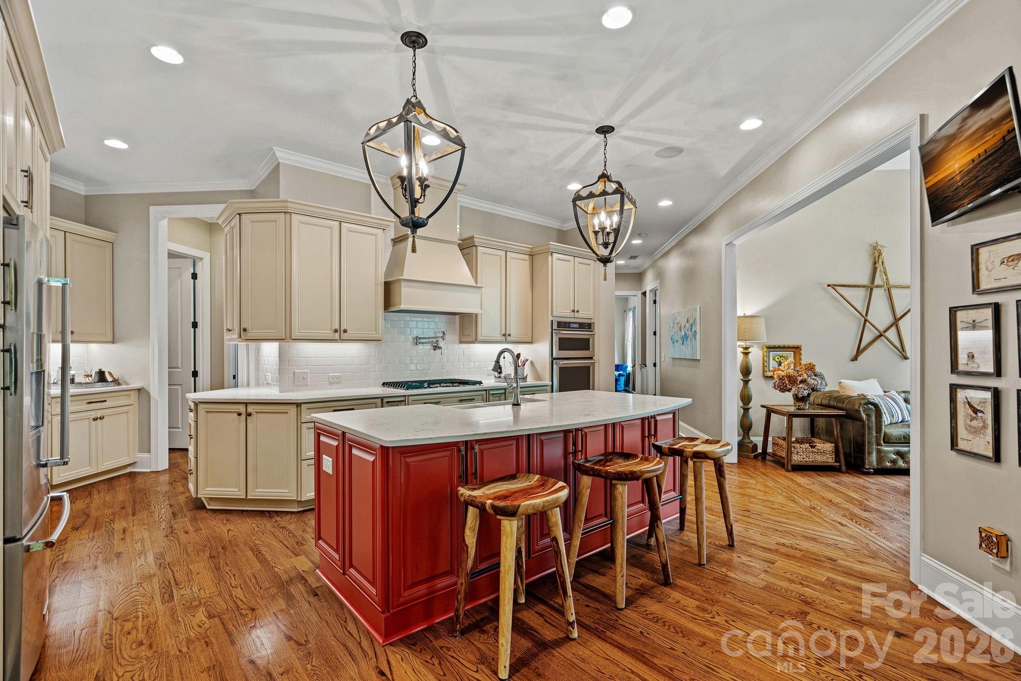 6808 Live Oaks Lane