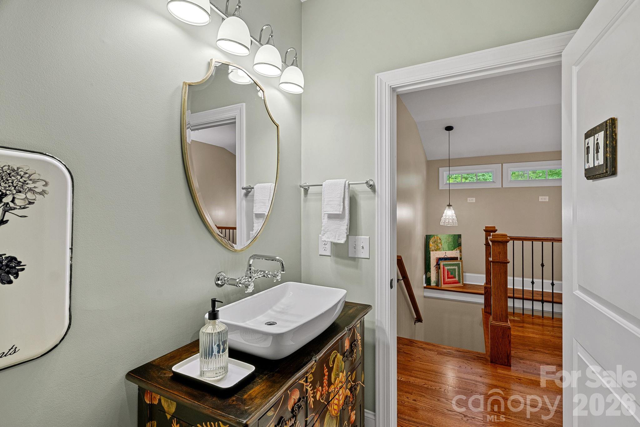 6808 Live Oaks Lane